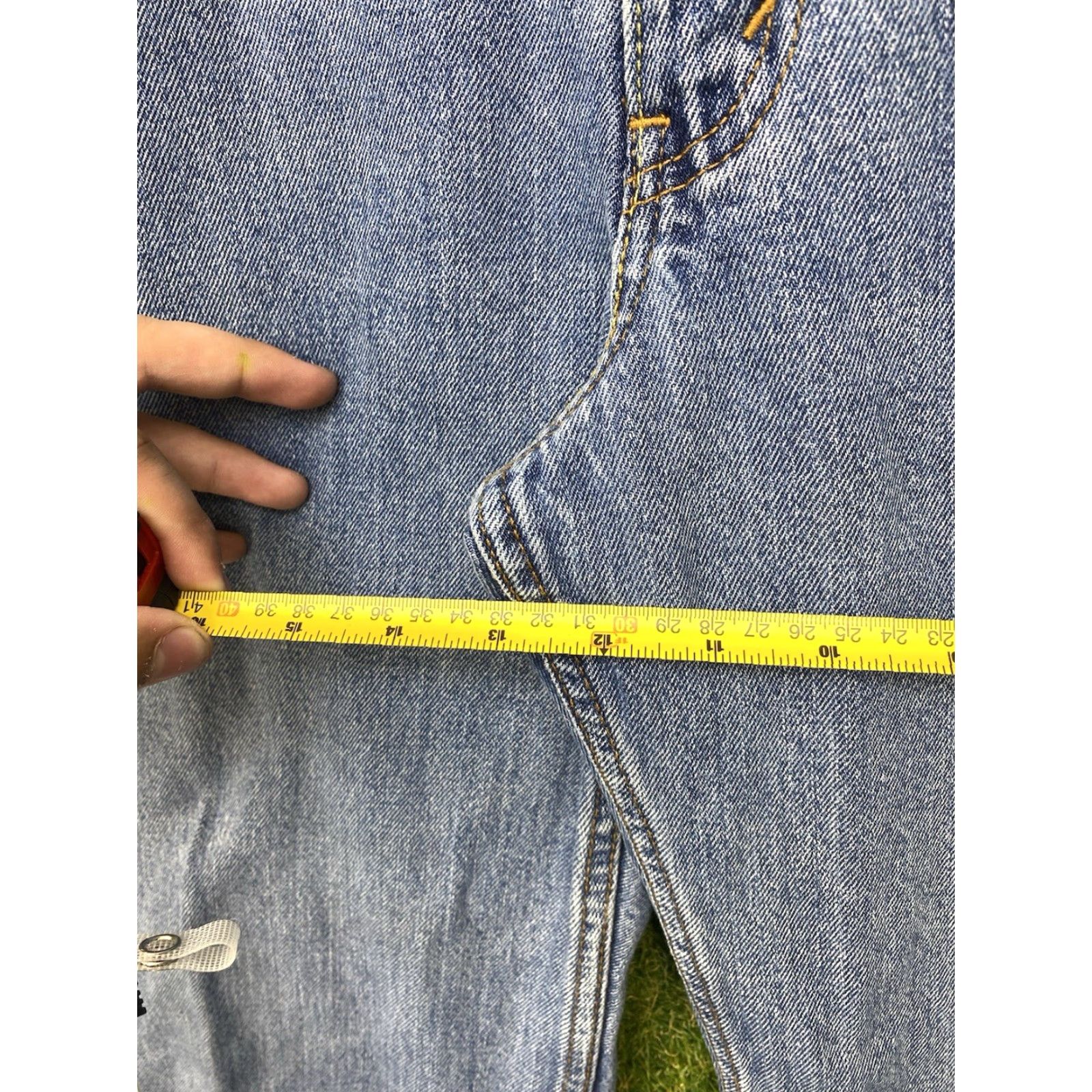 Levi's VINTAGE Levi's 550 Jeans 38x34 Relaxed Fit Tapered Light Wash Denim Mens Size US 38 / EU 54 - 7 Thumbnail
