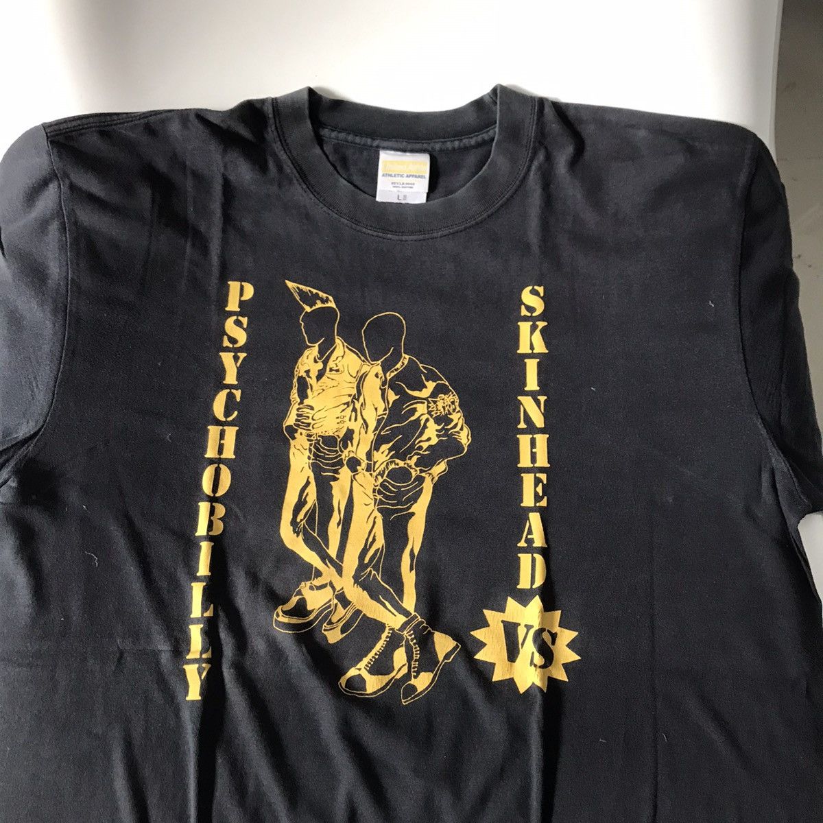 Band Tees × Vintage SKINHEAD VS PSYCHOBILLY Bronze fist Record t shirt tee black Size US M / EU 48-50 / 2 - 7 Thumbnail