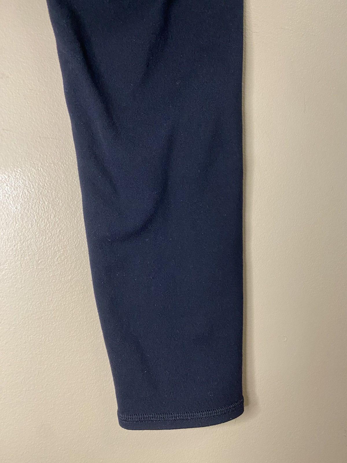 Alo Yoga ALO Yoga Black High-Waisted Airbrush Capri Leggings Size 27" / US 4 / IT 40 - 10 Thumbnail