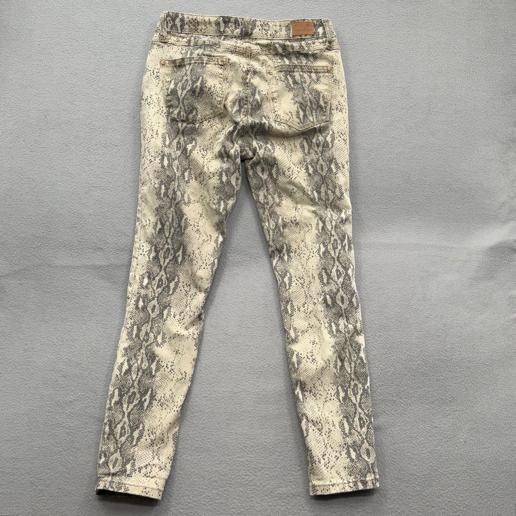 Vintage Judy Blue Jeans Womens Skinny 9/29 Beige Gray Snake Print Stretch JB84177 Jeans Slim Pockets Zip Fly Belt Loops Denim Black? Size 30" / US 8 / IT 44 - 2 Thumbnail
