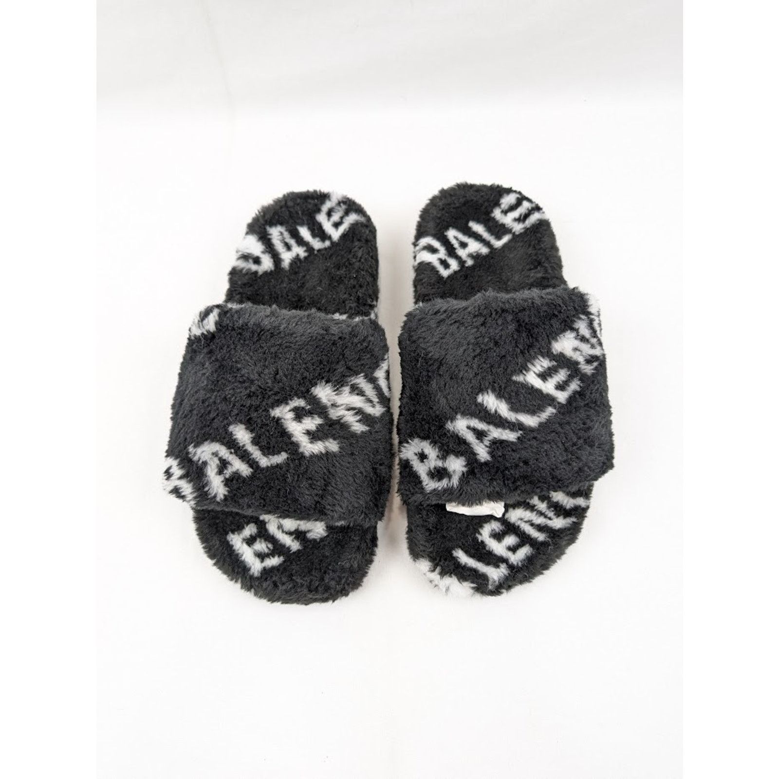 Balenciaga o1rshd1 Allover Logo Furry Slide in Black/White Size US 7 / EU 40 - 14 Thumbnail