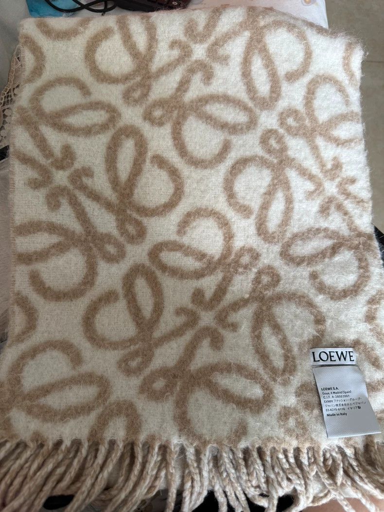 Loewe LOEWE Classic alpaca and wool Anagram scarves Size ONE SIZE - 2 Thumbnail