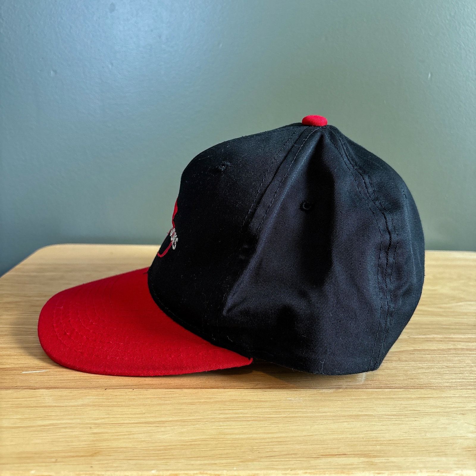 Vintage VTG Garth Brooks Country Music Tour Red Black SnapBack Hat Size ONE SIZE - 5 Thumbnail
