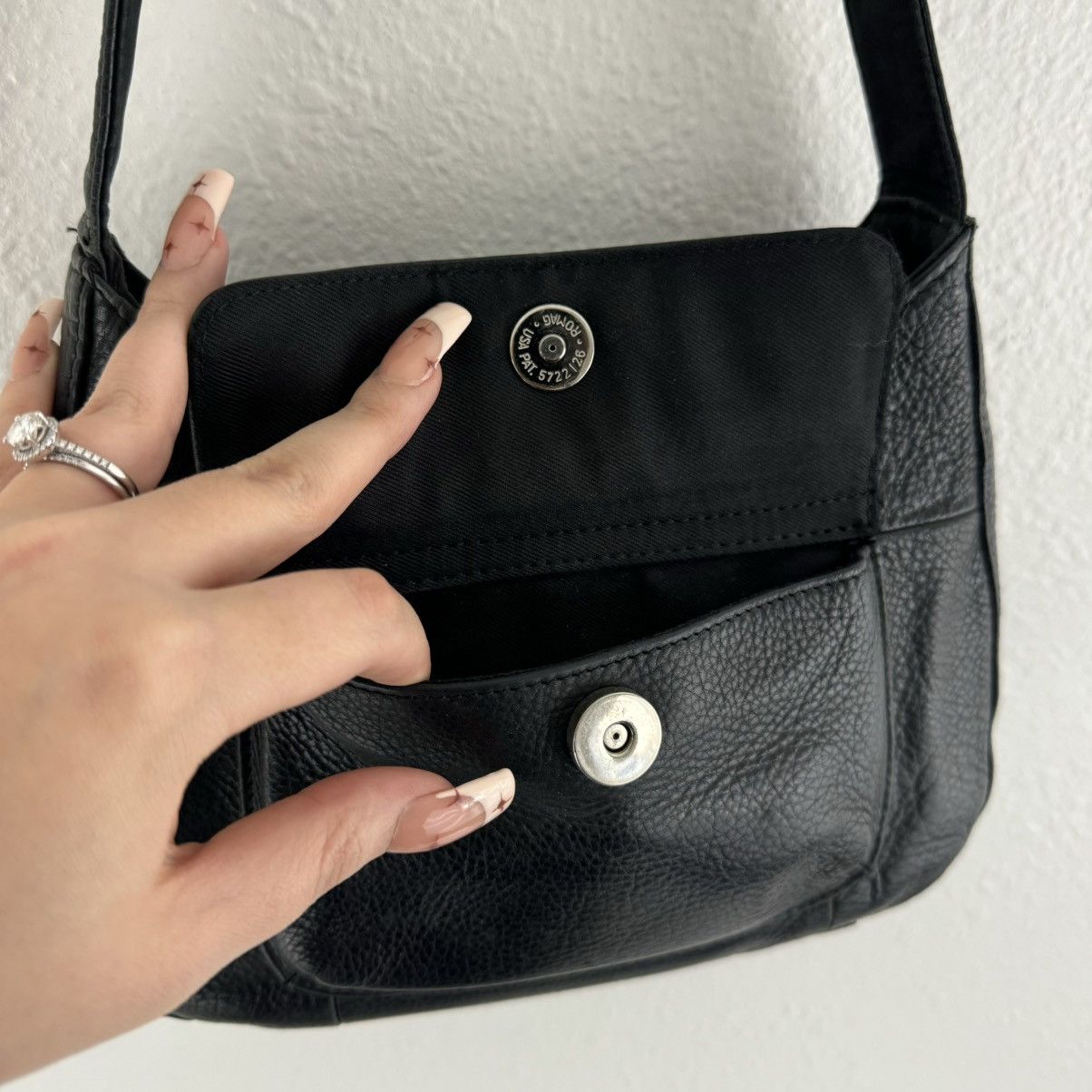 Fossil FOSSIL Vintage 90s Y2K Black Leather Edgy Shoulder Bag Purse Size ONE SIZE - 4 Thumbnail