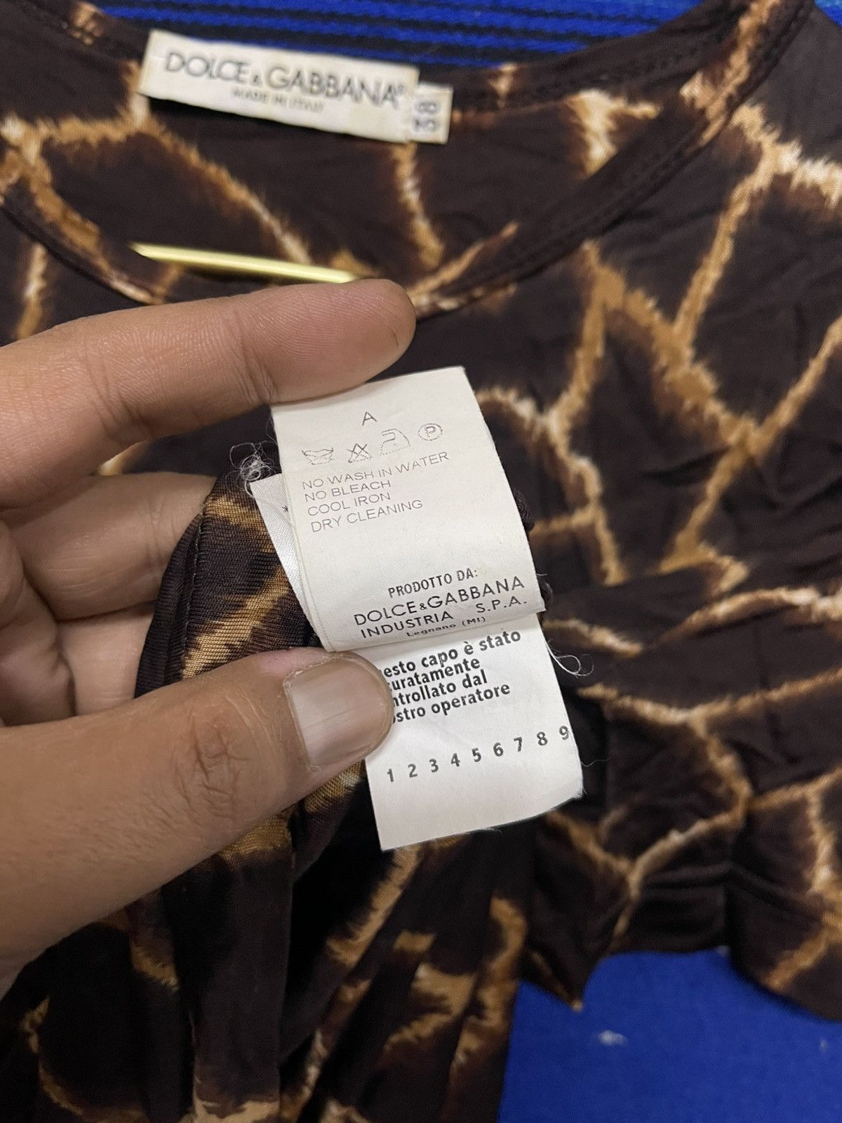 Dolce & Gabbana × Vintage Vintage 90s DOLCE & GABBANA Giraffe Pattern Stretch Shirt Size XS / US 0-2 / IT 36-38 - 9 Thumbnail