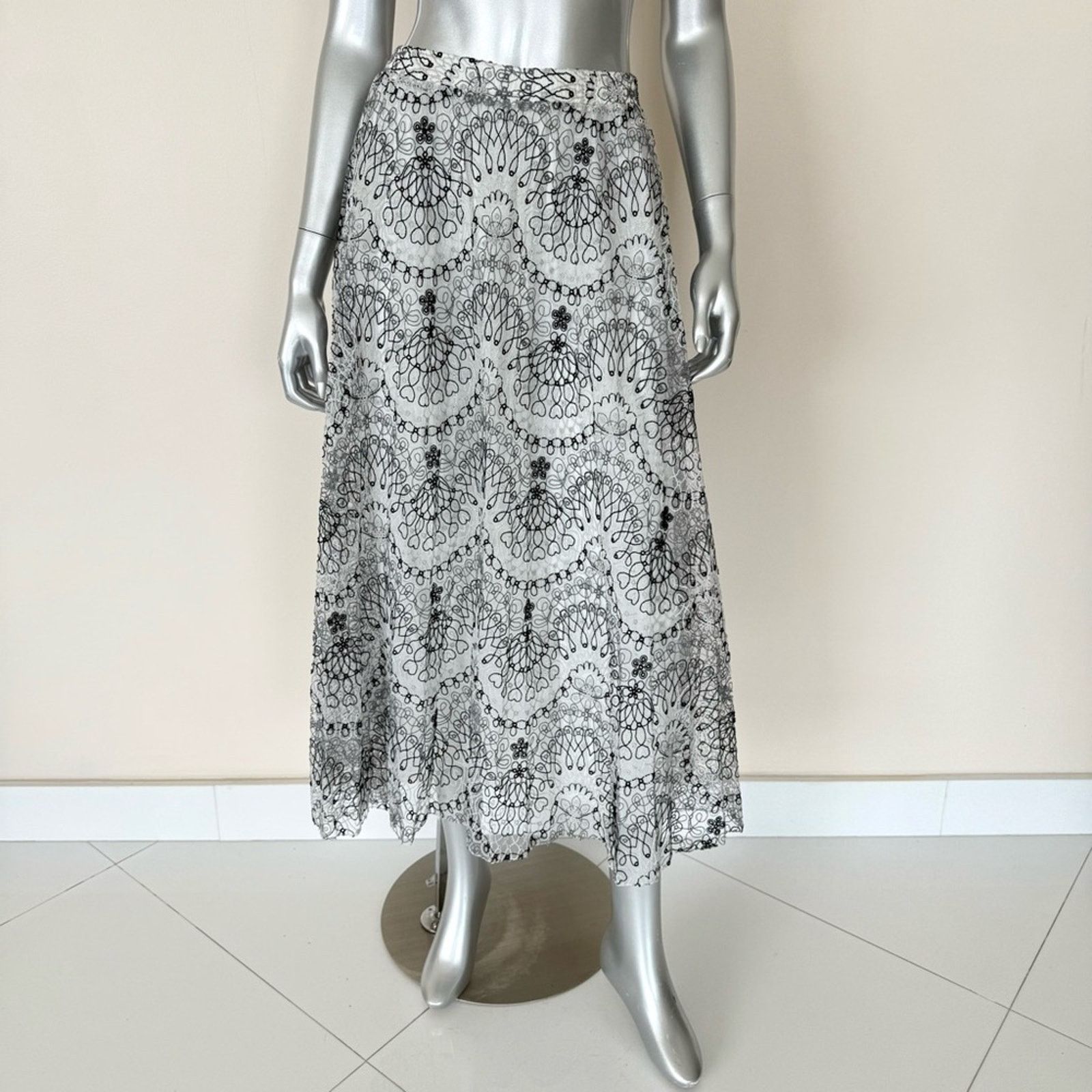 Ermanno Scervino Ermanno Scervino laces silk mid skirt size 42 IT or M 1900$ Size 28" / US 6 / IT 42 - 2 Thumbnail