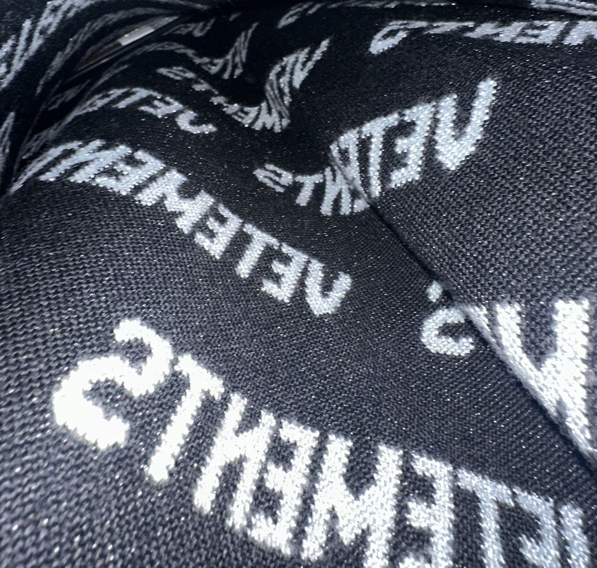 Vetements Lurex Monogram Sweater Size US M / EU 48-50 / 2 - 6 Thumbnail