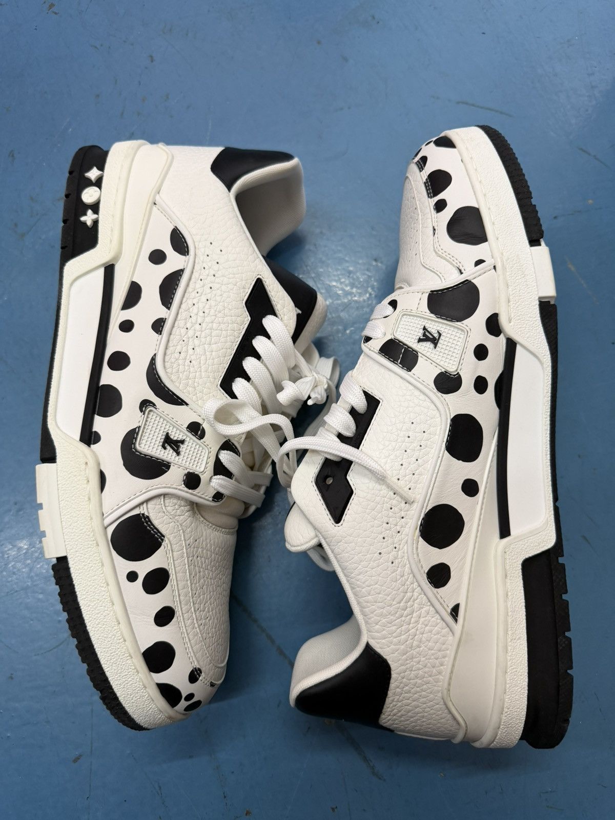 Louis Vuitton LOUIS VUITTON X YAYOI SNEAKERS Size US 12 / EU 45 - 2 Thumbnail