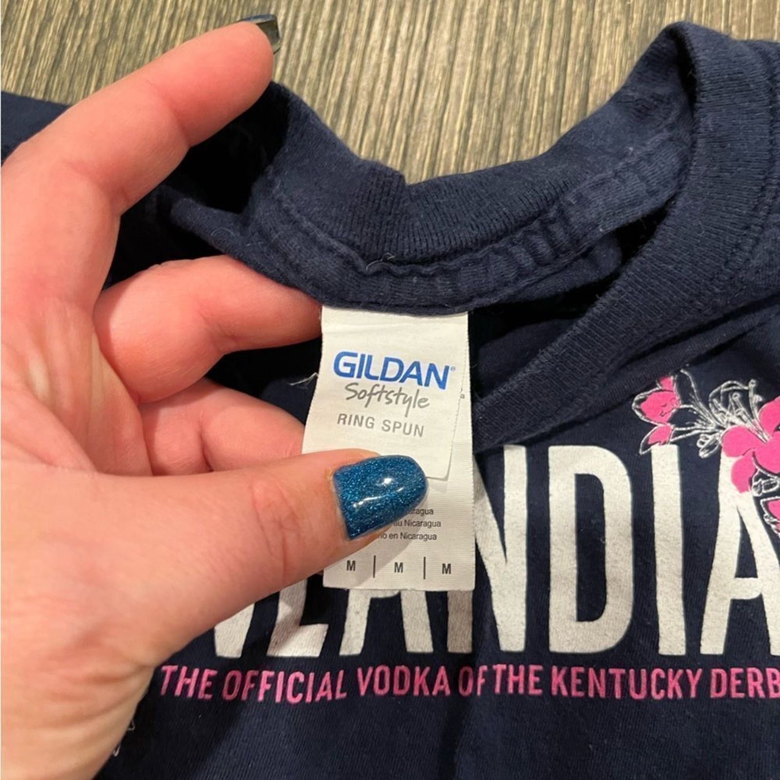 Gildan Finlandia Vodka Brand Derby Tee Shirt Gildan Short Sleeves M Size M / US 6-8 / IT 42-44 - 3 Thumbnail