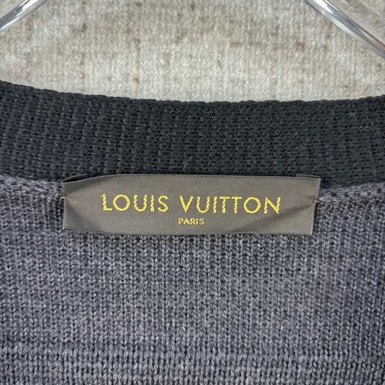 Louis Vuitton Louis Vuitton Medal-patterned wool V-neck knit cardigan ja Size US S / EU 44-46 / 1 - 4 Thumbnail