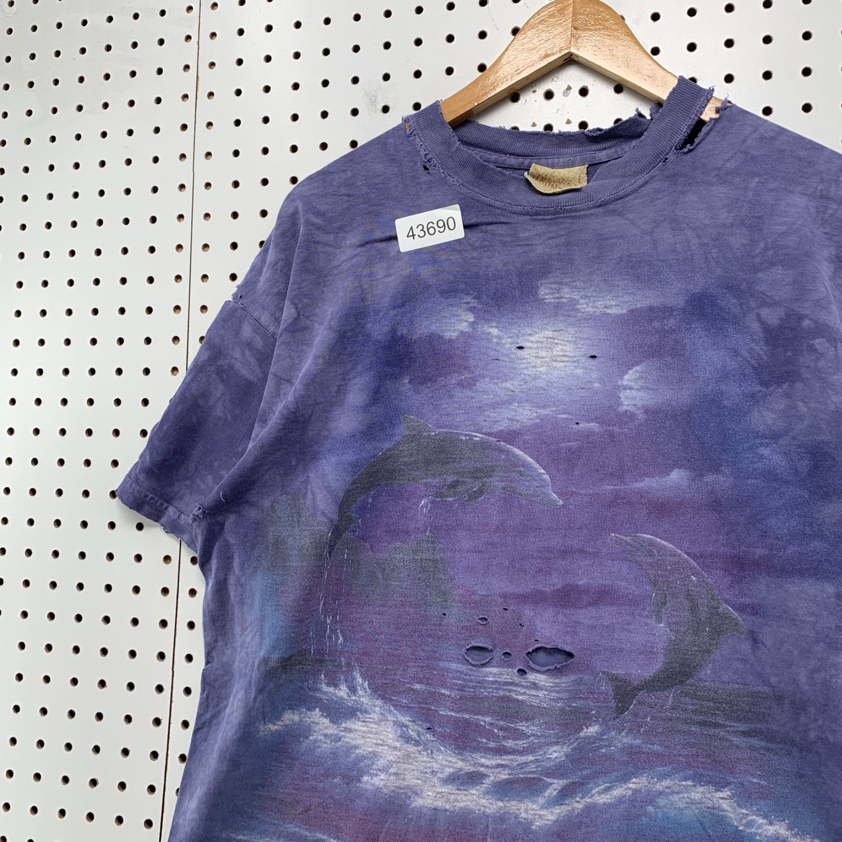 VINTAGE The Mountain Dolphin AOP Shirt Mens Large Purple Cotton Knit Short Sleeve Crew Neck T-Shirt USA Animals Outdoor Regular 90s Mens