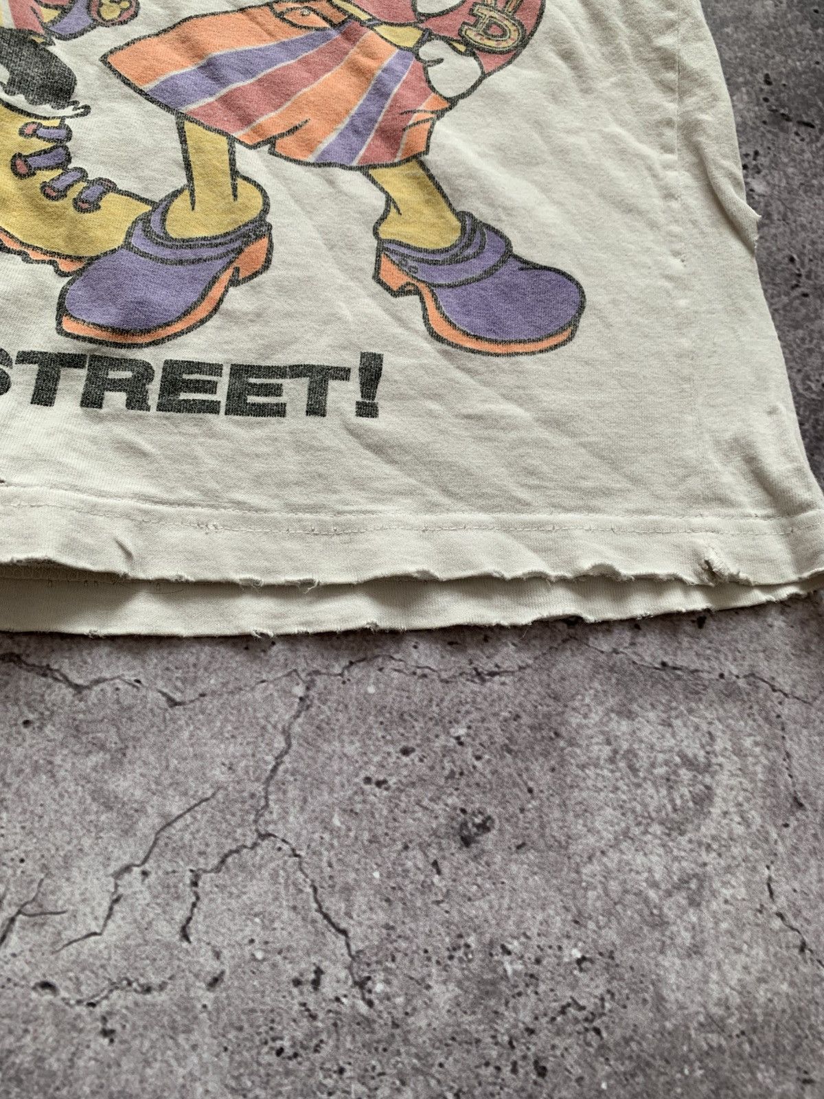 Disney 🔥VINTAGE DISNEY 90s MICKEY & DONALD DUC TRASHED TSHIRT Size US XL / EU 56 / 4 - 5 Thumbnail