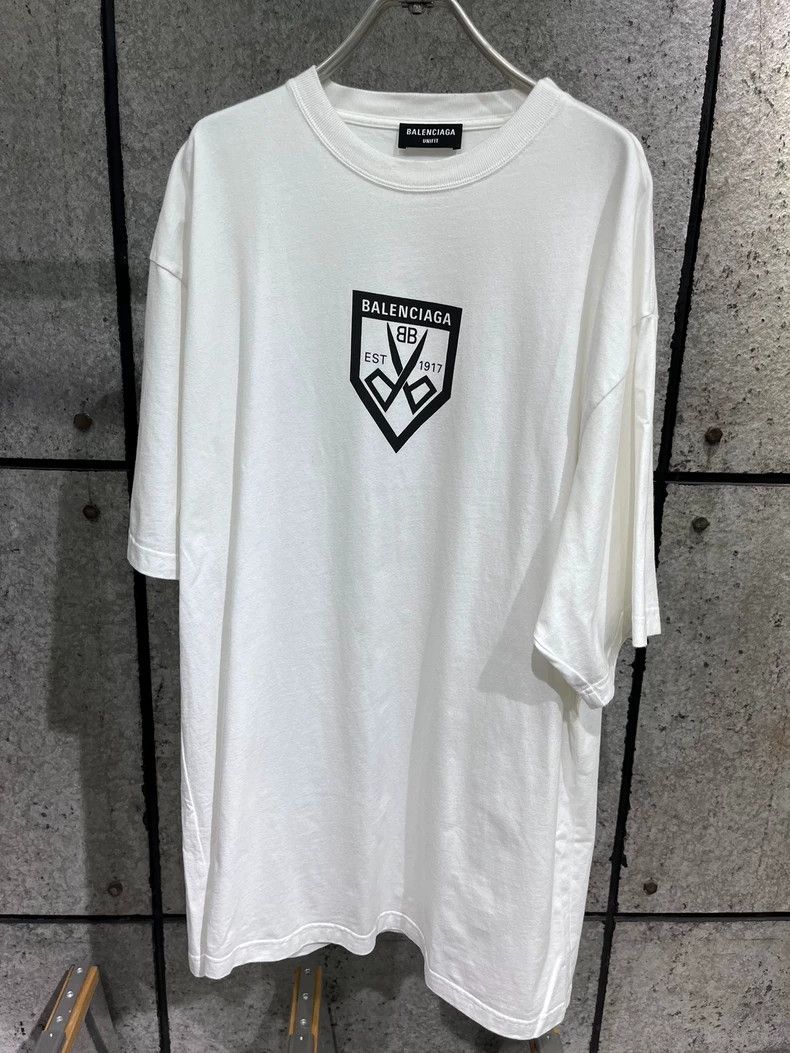 Balenciaga Balenciaga White loose scissors short sleeve Size US S / EU 44-46 / 1 - 1 Thumbnail