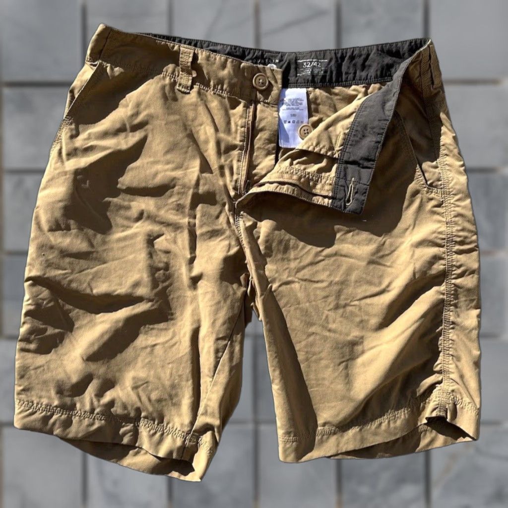 Mountain Hardwear Mountain Hardwear Shorts Beige Solid 32 Nylon Zip Hiking Outdoors Men’s Regular Jumper? Size US 32 / EU 48 - 1 Thumbnail