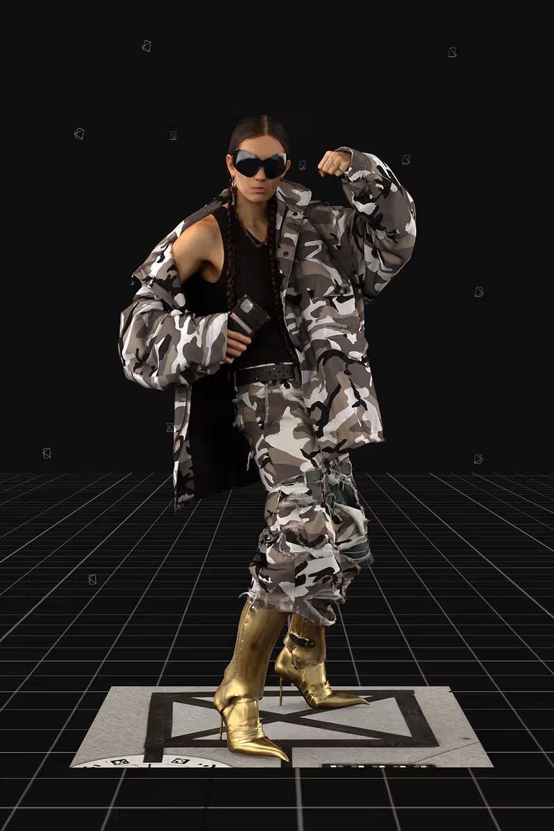 Balenciaga Fall 2021 Off-Shoulder Camo Military Parka Size US XS / EU 42 / 0 - 8 Thumbnail