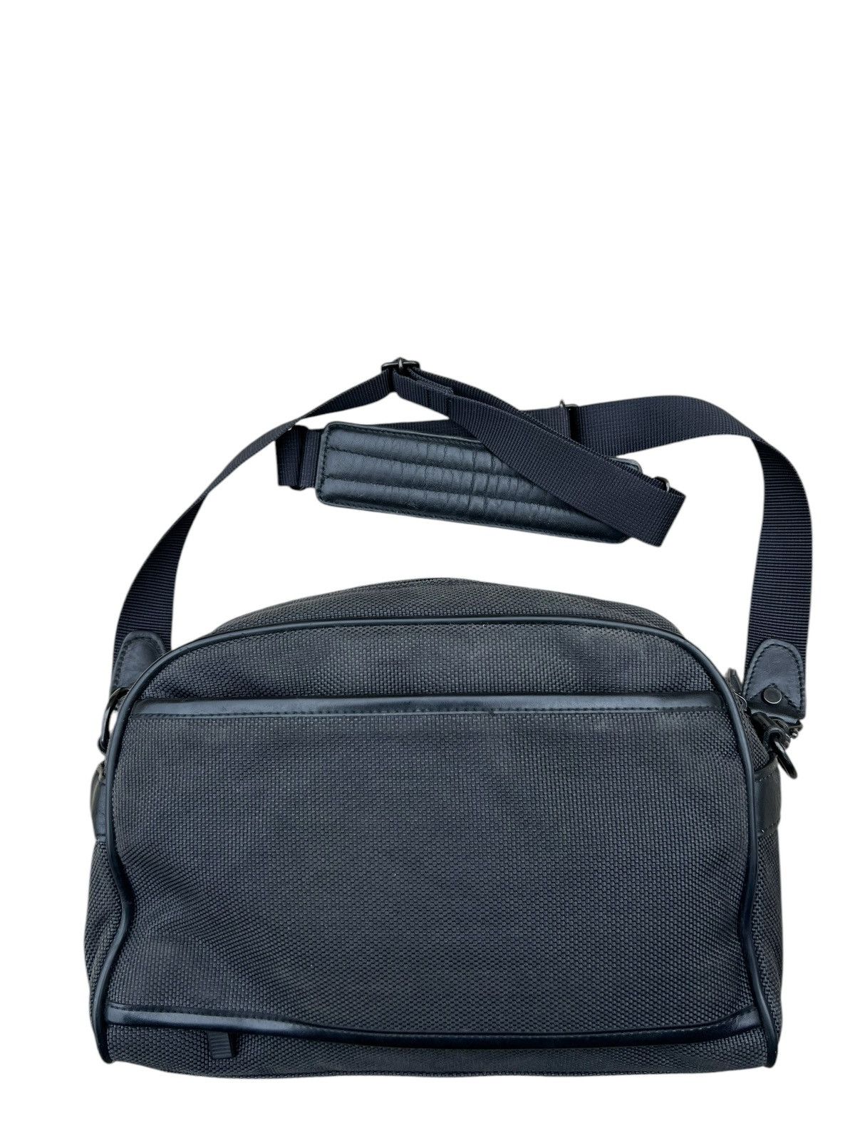 Issey Miyake Vintage Issey Miyake Fade Canvas Leather Sling Bag Size ONE SIZE - 8 Thumbnail