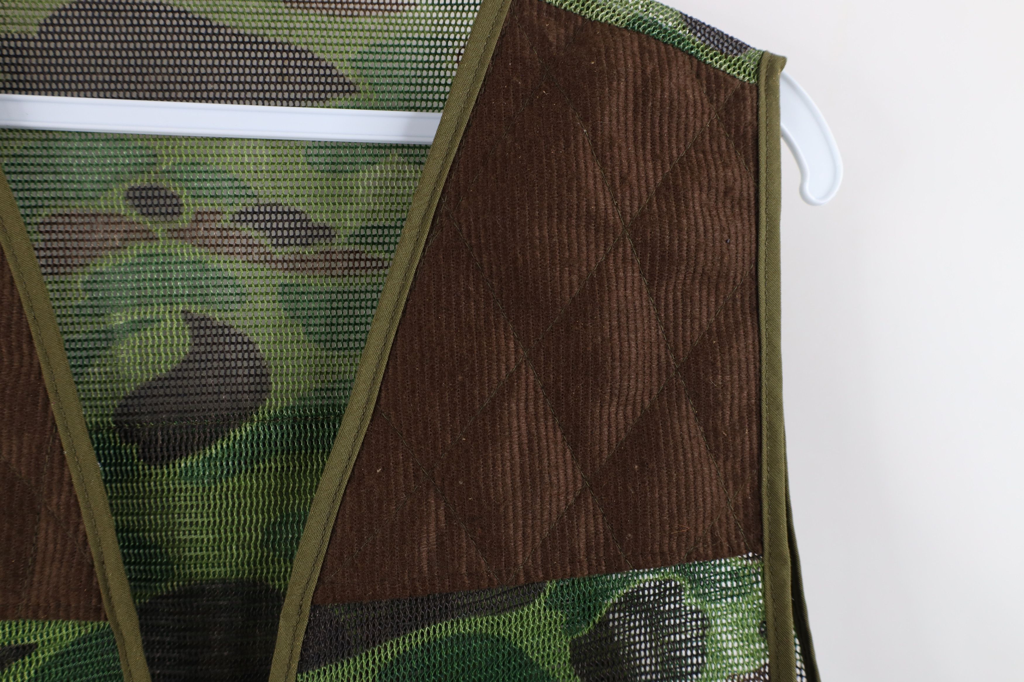 Vintage Vintage 70s Streetwear Camouflage Mesh Hunting Vest Jacket Size US L / EU 52-54 / 3 - 7 Thumbnail