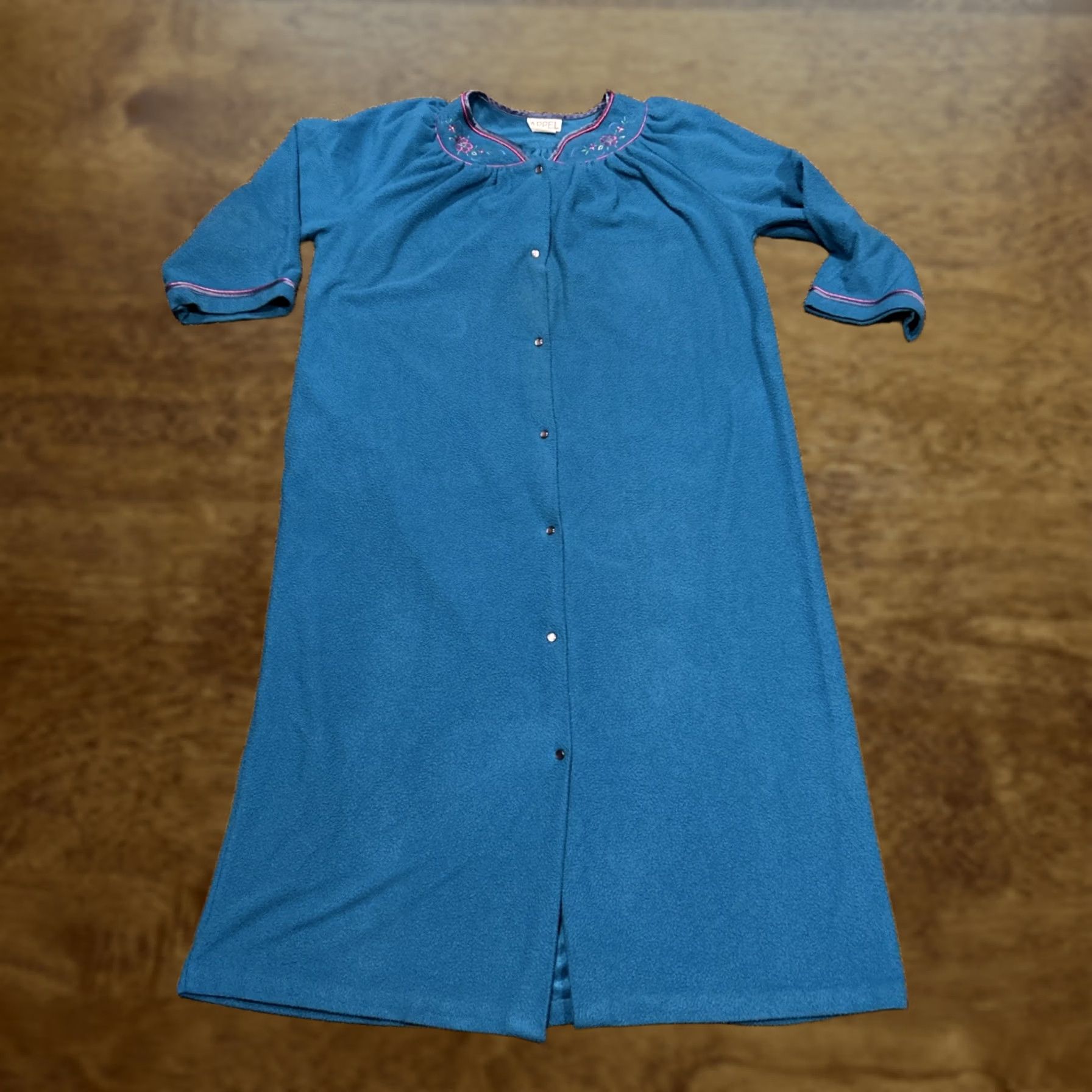 Altea VINTAGE Appel Maxi Robe House Coat Women's Teal Pockets Fleece Retro 3X Robe Women Teal Polyester Satin Trim Quilted Yoke 3X Size ONE SIZE - 1 Thumbnail