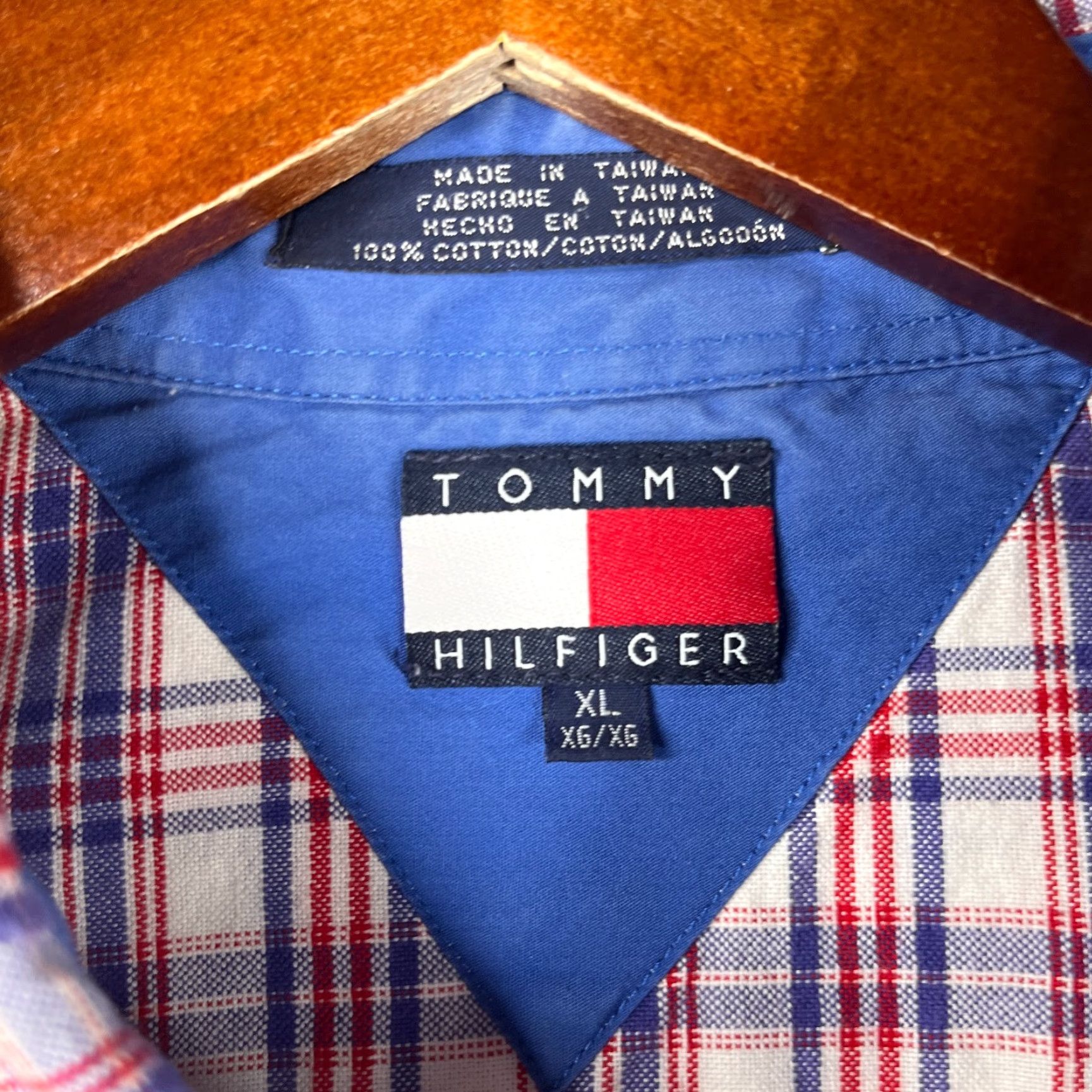 Tommy Hilfiger VINTAGE Tommy Hilfiger Shirt Red White Plaid Crest Button Up Long Sleeve Mens Shirt Size US L / EU 52-54 / 3 - 5 Thumbnail