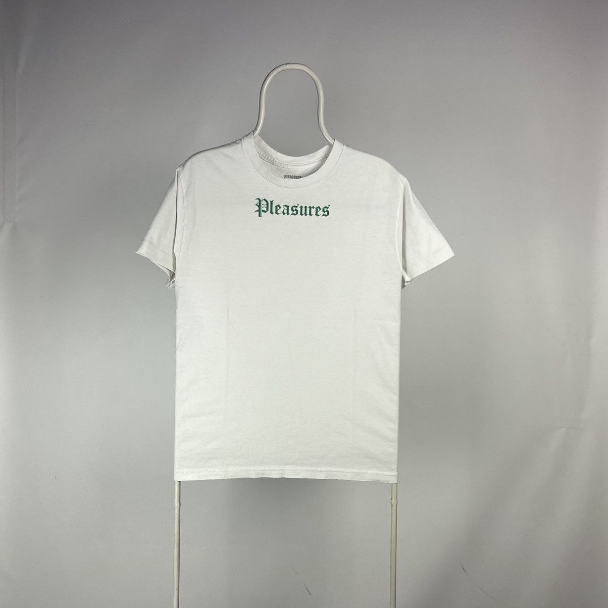 Pleasures Pleasures tshirt center logo size Medium Size US M / EU 48-50 / 2 - 1 Thumbnail