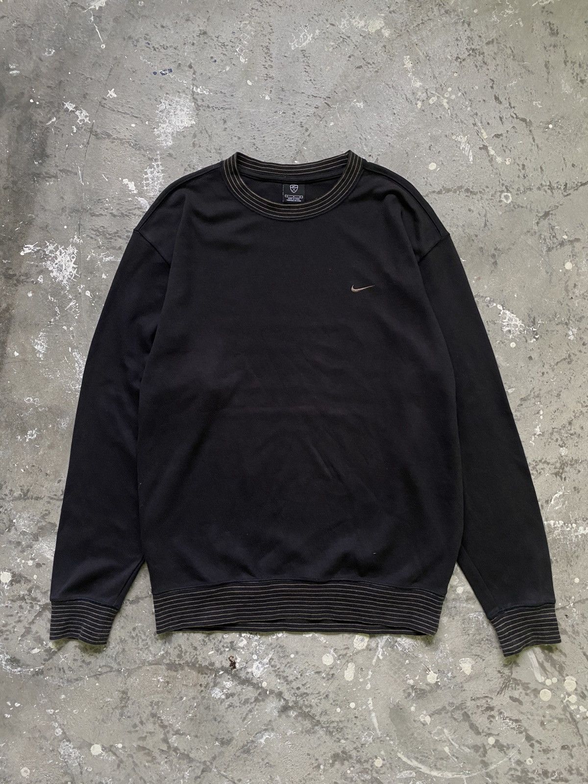 Nike Vintage Nike Small Swoosh Pullover Sweatshirt Size US L / EU 52-54 / 3 - 1 Thumbnail