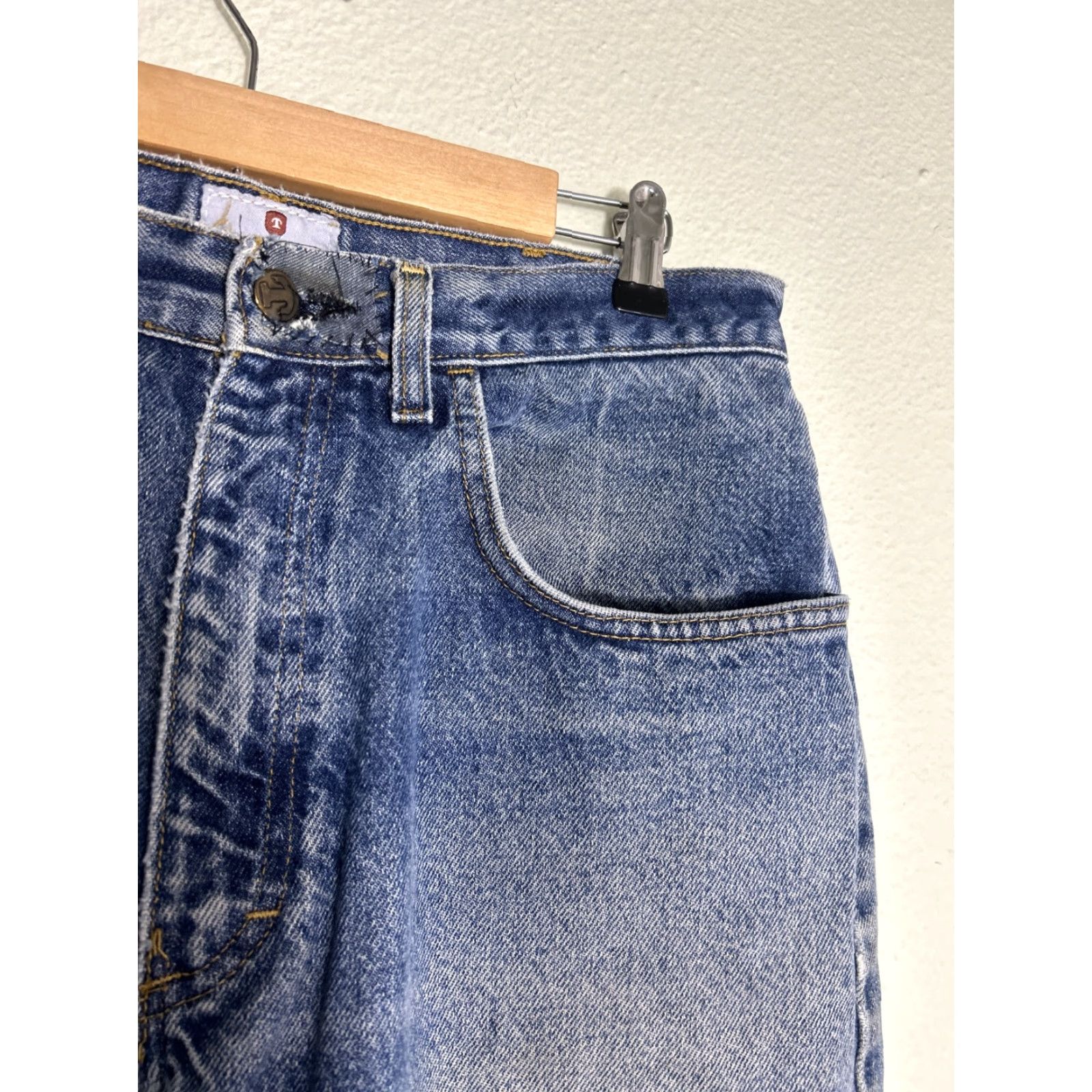 Vintage Tyndale Jeans Men's 32x29 Relaxed Regular Fire Resistant Medium Wash Distressed Blue Straight Jeans Size US 32 / EU 48 - 7 Thumbnail