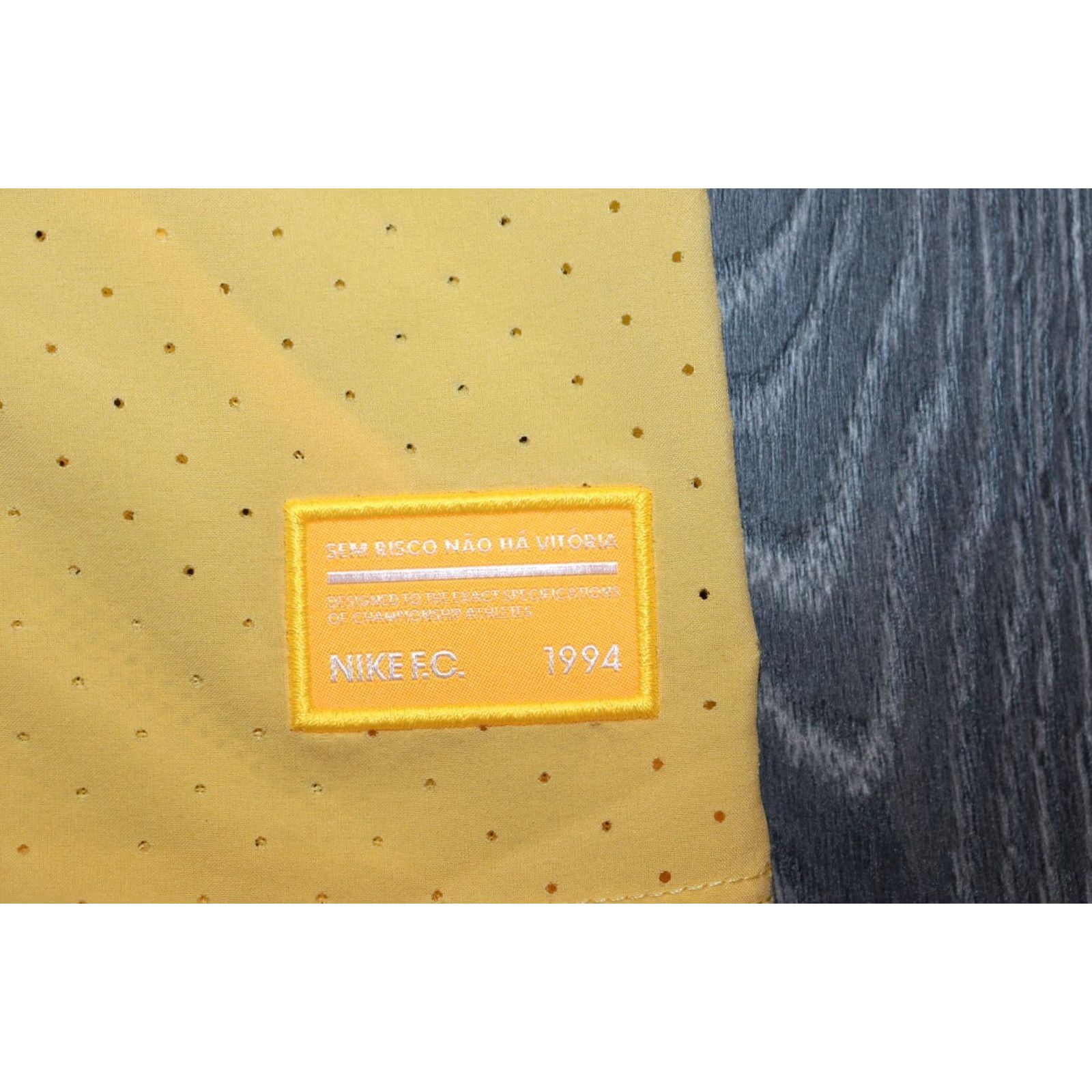 Nike NIKE FC COLLECTION WOMEN YELLOW TRAINING SHIRT FOOTBALL JERSEY CK2678-795 SIZE S Size S / US 4 / IT 40 - 4 Thumbnail