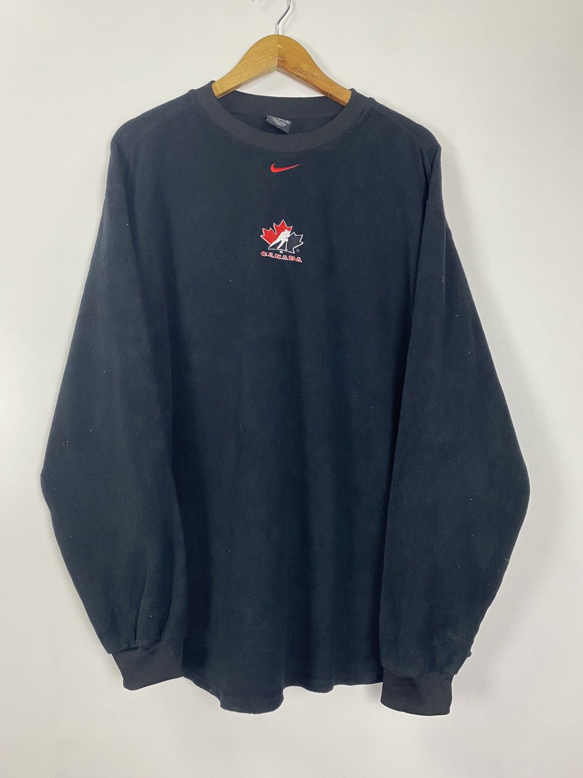 Vintage Vintage Nike Canada Black Sweater Size US L / EU 52-54 / 3 - 8 Thumbnail