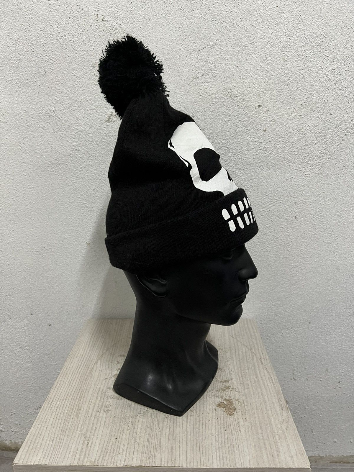 Seditionaries × Vintage Vintage H&M Skulls Seditionaries Beanie Hat Size ONE SIZE - 4 Thumbnail