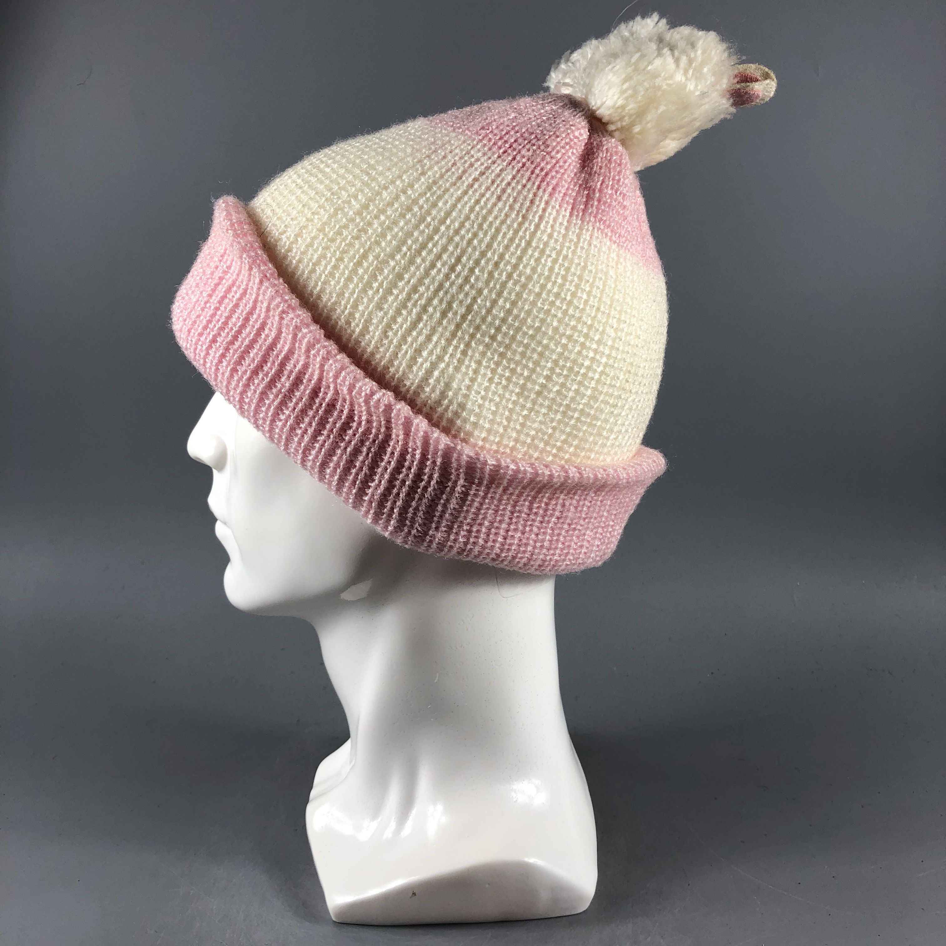 Vintage Womens Unknown Bobble Beanie Snow Hat Snow Cap -D838 Size ONE SIZE - 1 Thumbnail