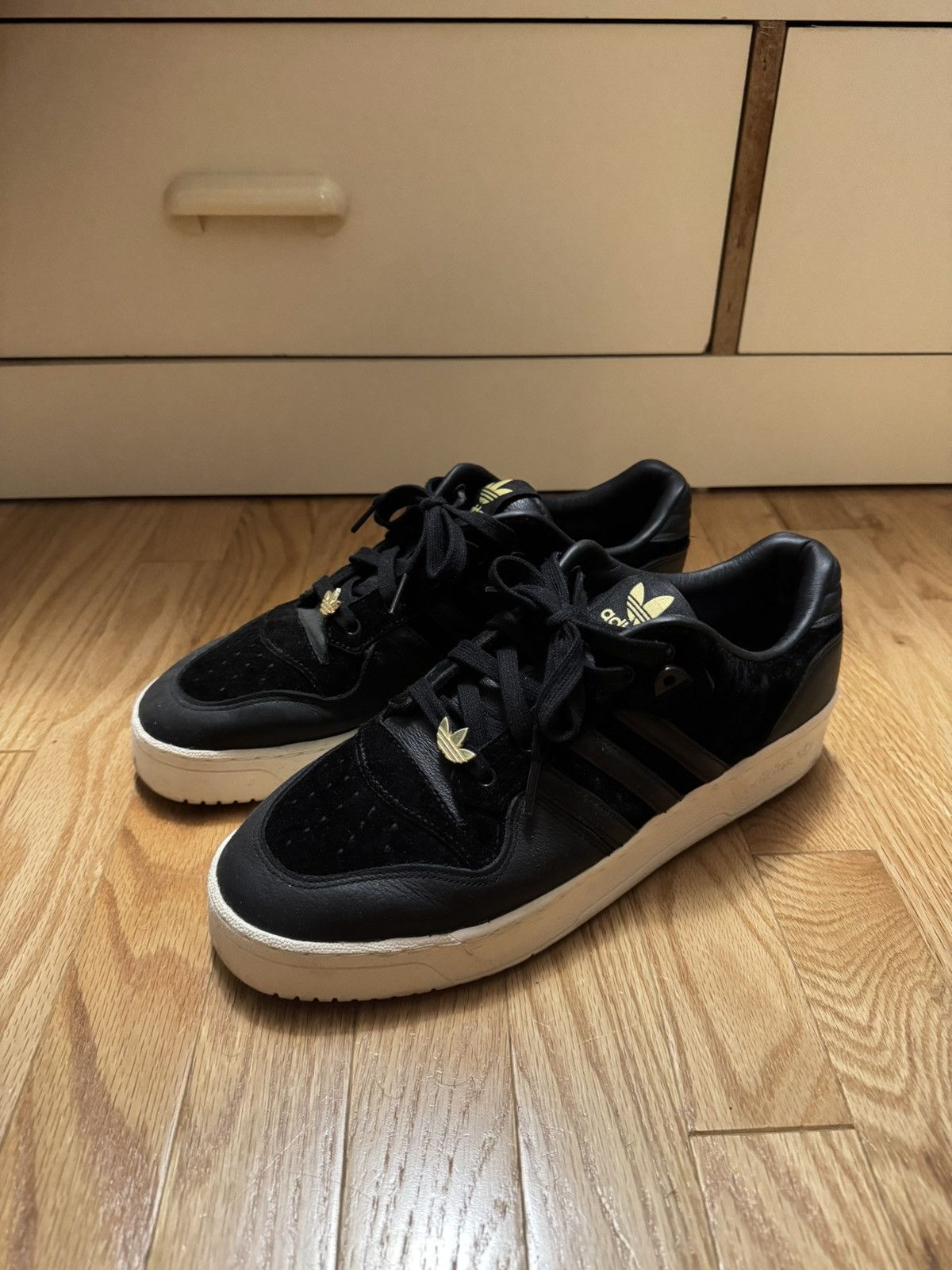 Adidas Adidas Rivalry Low Velvet Pack Size US 11 / EU 44 - 1 Thumbnail