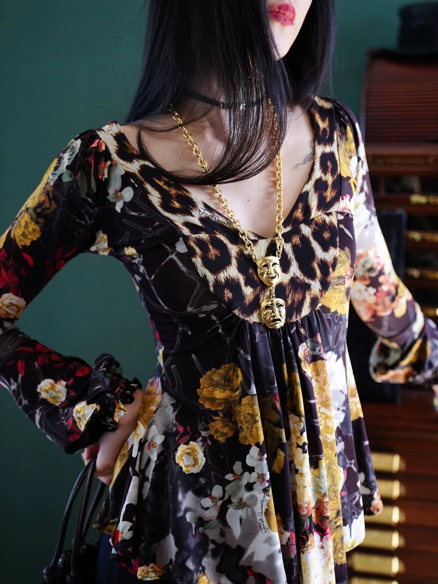 Just Cavalli Just Cavalli 2008 Animal Floral Fitted Women's Top Size XS / US 0-2 / IT 36-38 - 2 Thumbnail