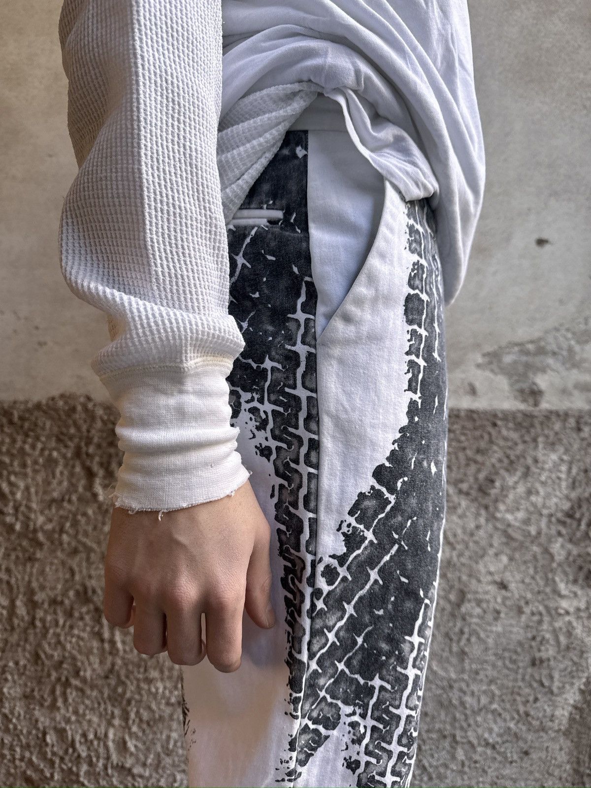 Alexander McQueen Alexander McQueen Tire Tracks Herringbone Pants Size US 30 / EU 46 - 5 Thumbnail