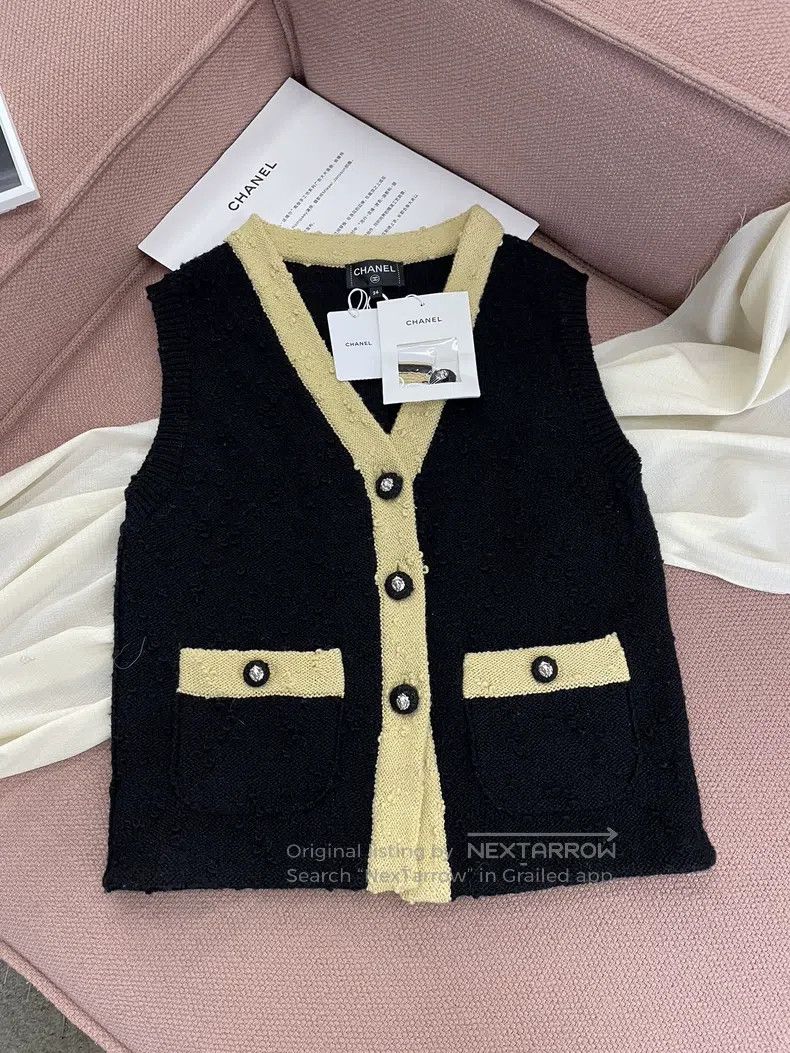 Chanel Chanel 24K yellow stitched black vest jacket Size XXS / US 00 / IT 34 - 1 Thumbnail