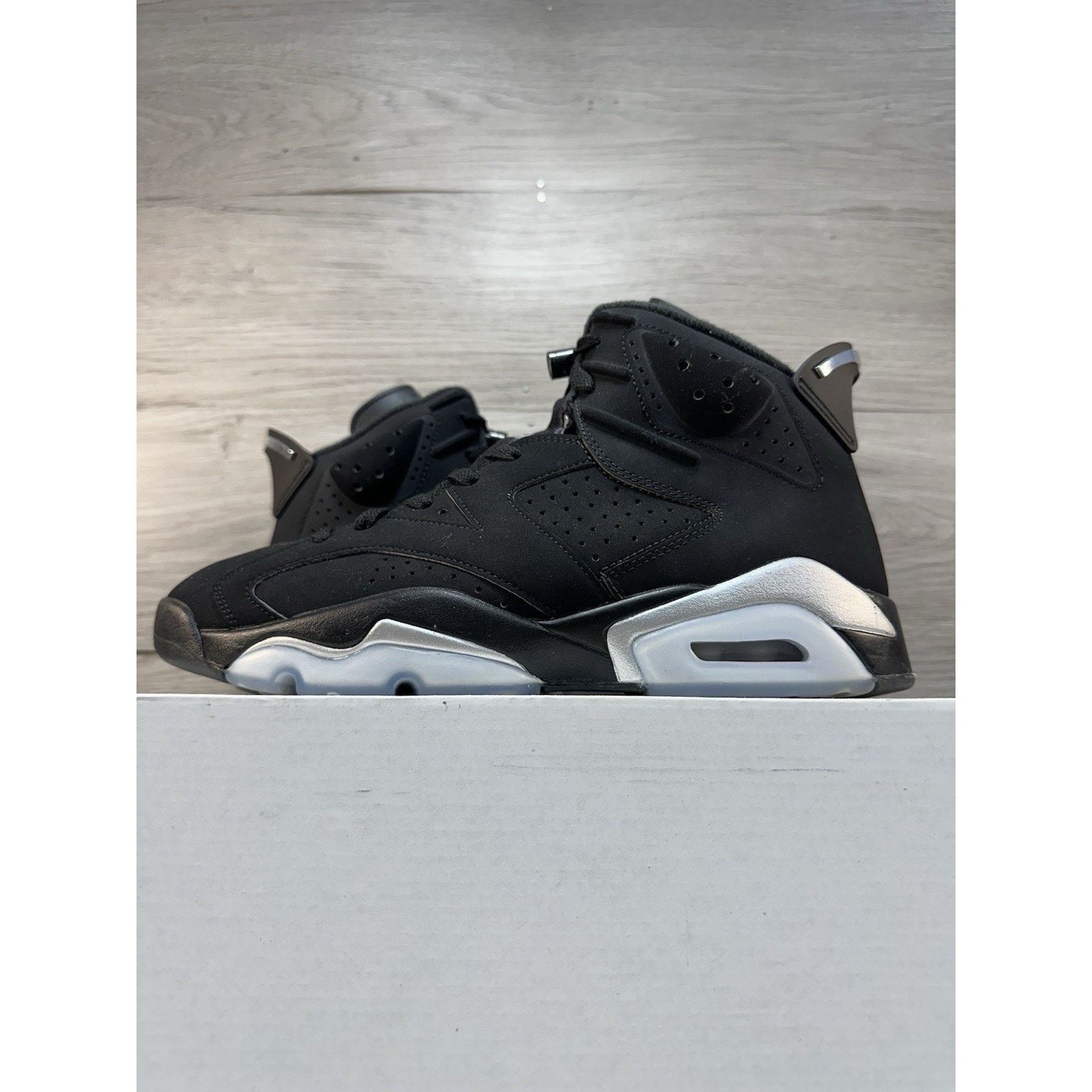 Jordan Brand Jordan 6 Retro Chrome - Size 9.5 Size US 9.5 / EU 42-43 - 1 Thumbnail