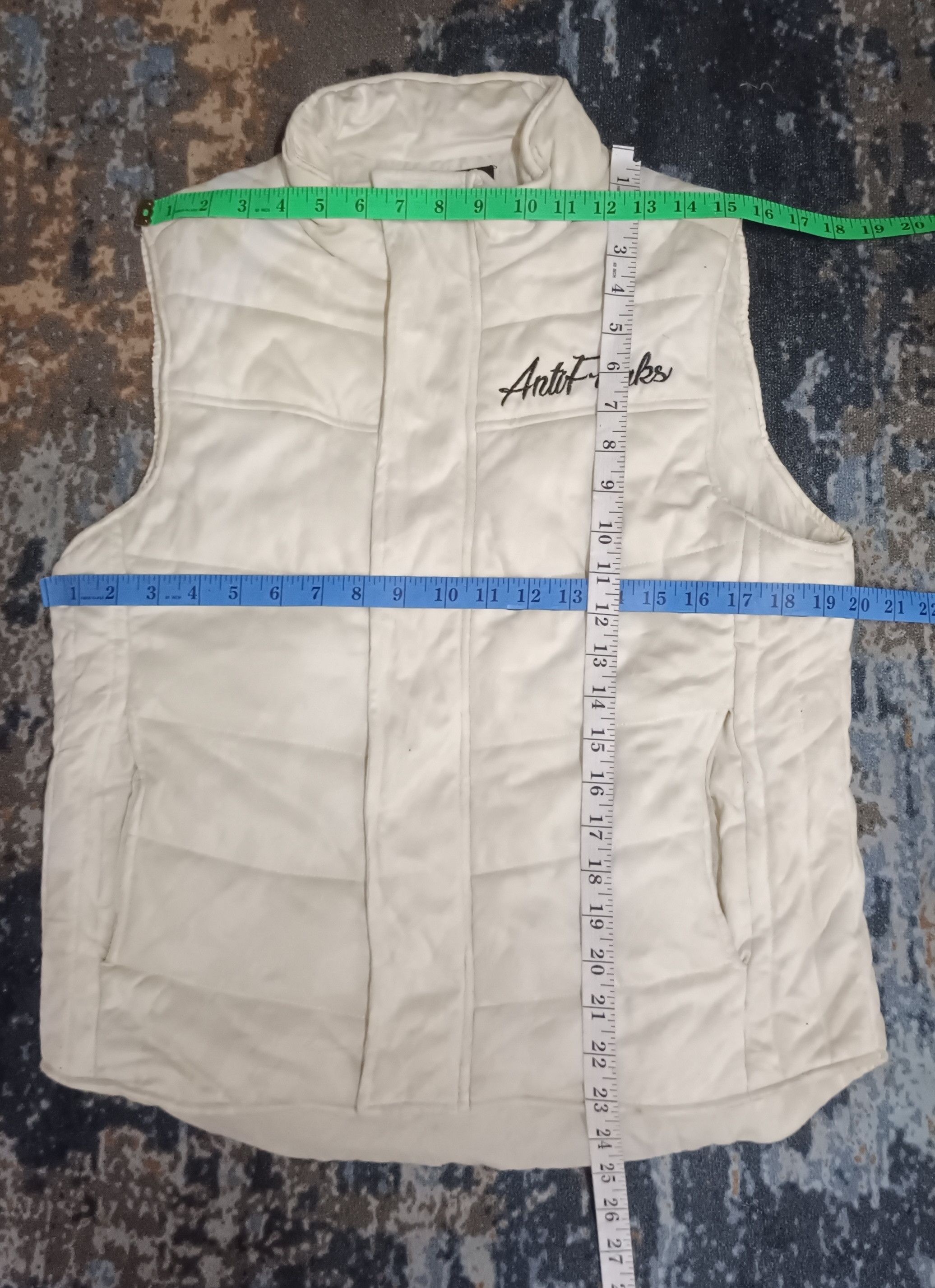In The Attic In The Attic Homme "Anti Freaks" Camo Flag Puffer Vests Size US M / EU 48-50 / 2 - 10 Thumbnail