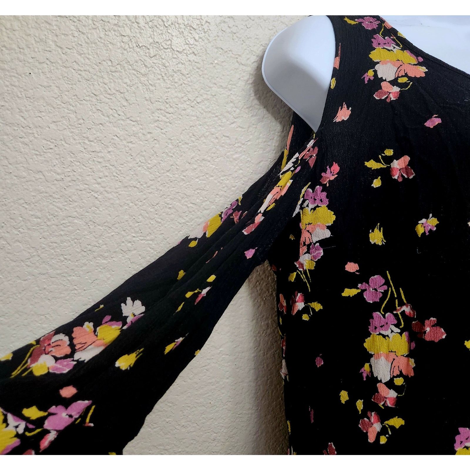 Other Abound Black Pink Yellow Floral Cold Shoulder Top Large Size L / US 10 / IT 46 - 3 Thumbnail