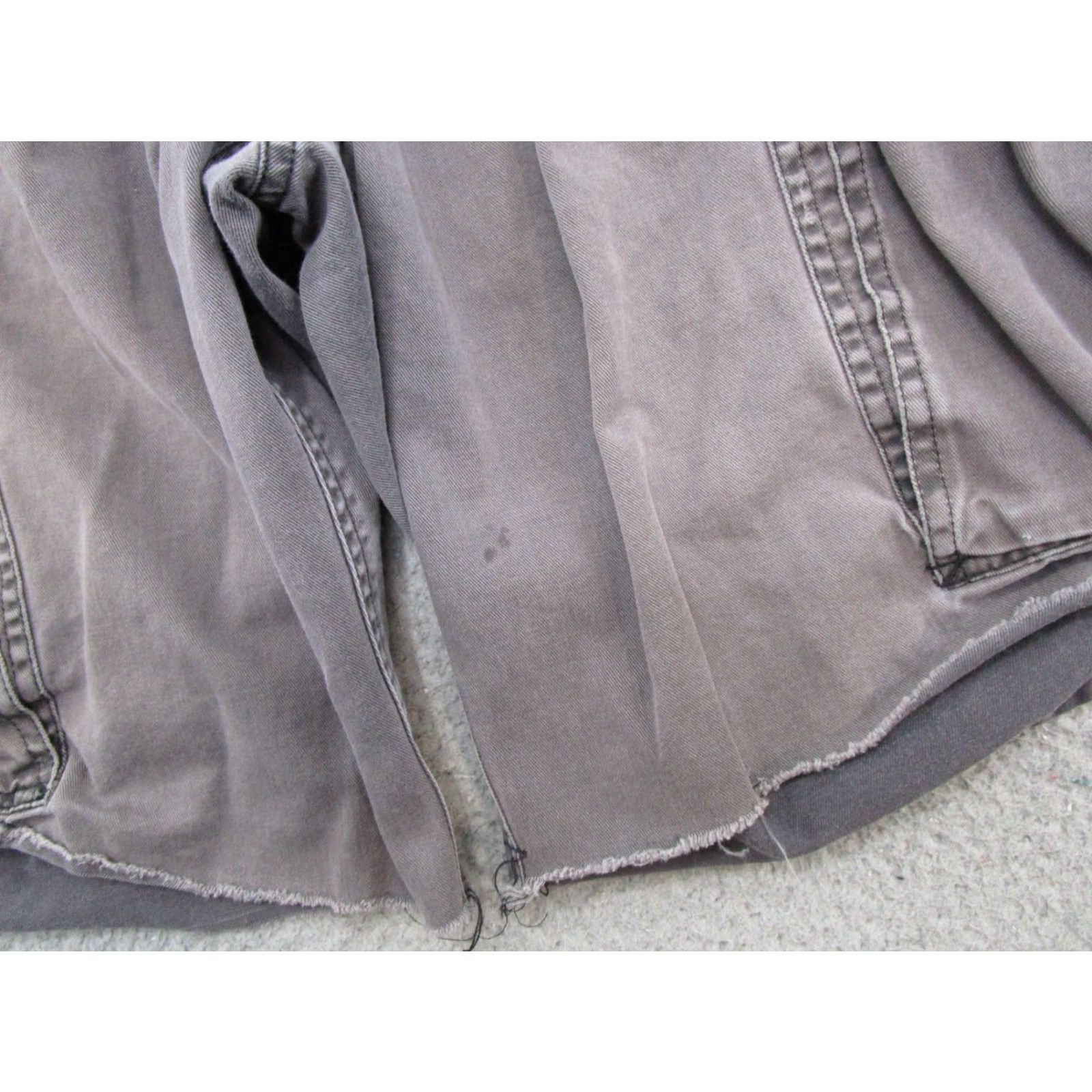 American Eagle Outfitters American Eagle Outfitters Cargo Shorts Mens 34 Beige Flat Front Casual Cotton Blend Cotton Gray Solid Pockets Belt Loops Classic 90s? No Size US 32 / EU 48 - 2 Thumbnail