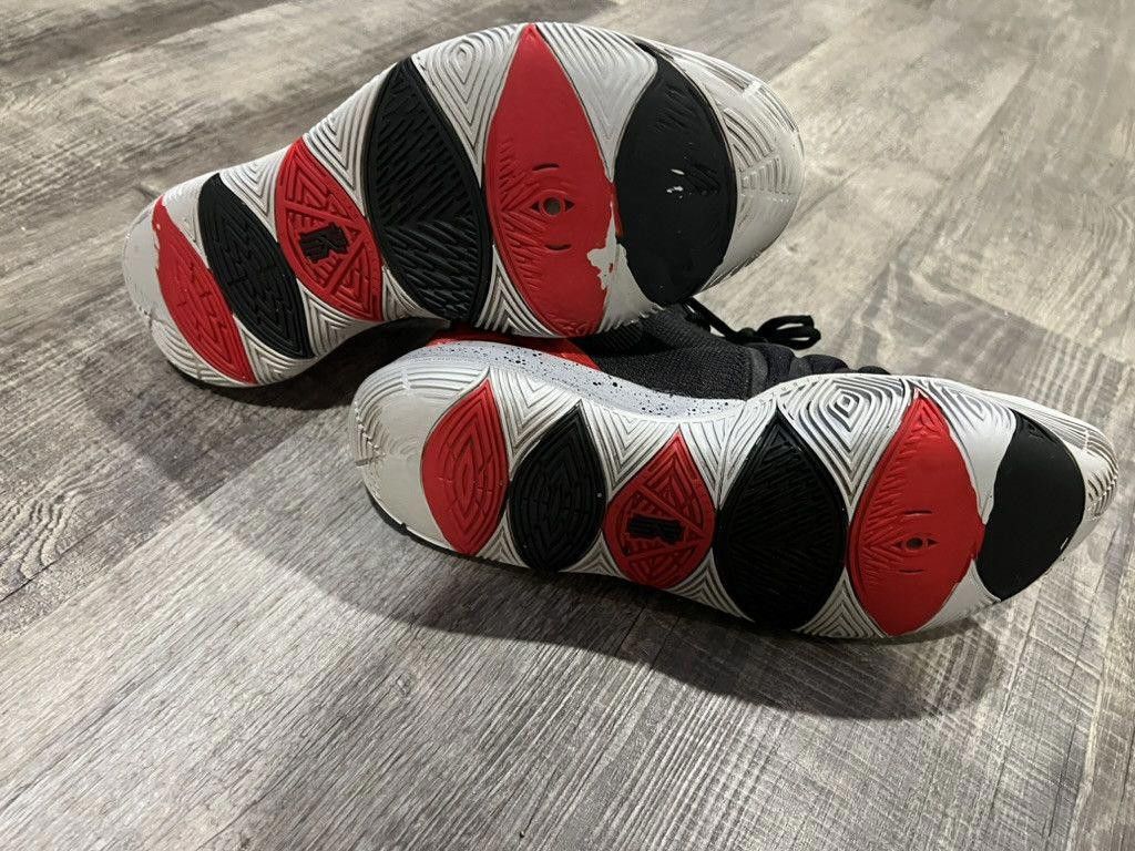 Nike NIKE • Kyrie 5 "2019 Bred" (10.5M) Size US 10.5 / EU 43-44 - 6 Thumbnail
