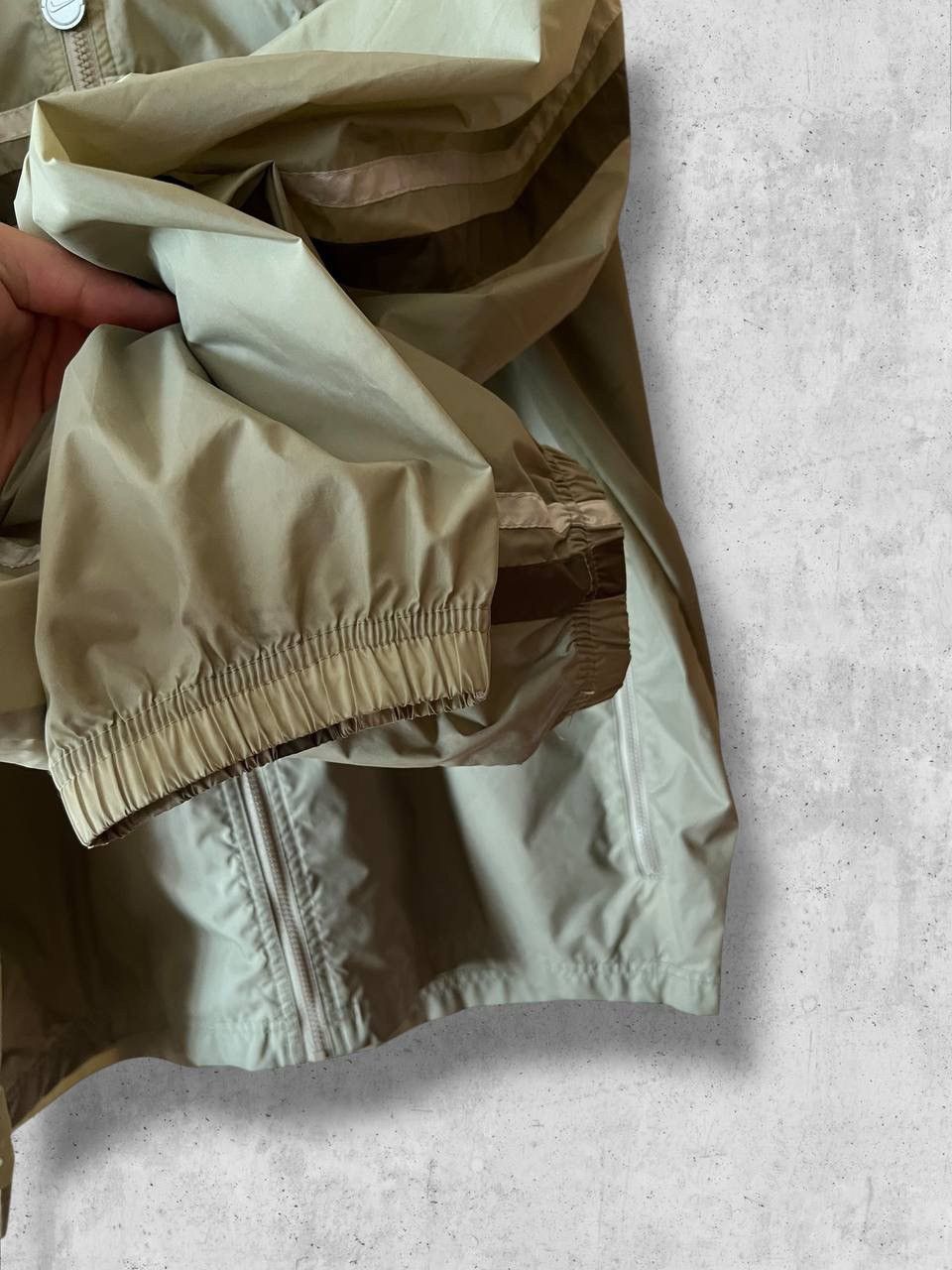 Nike Nike track nylon Vintage jacket beige swoosh logo waterproof Size US XL / EU 56 / 4 - 4 Thumbnail
