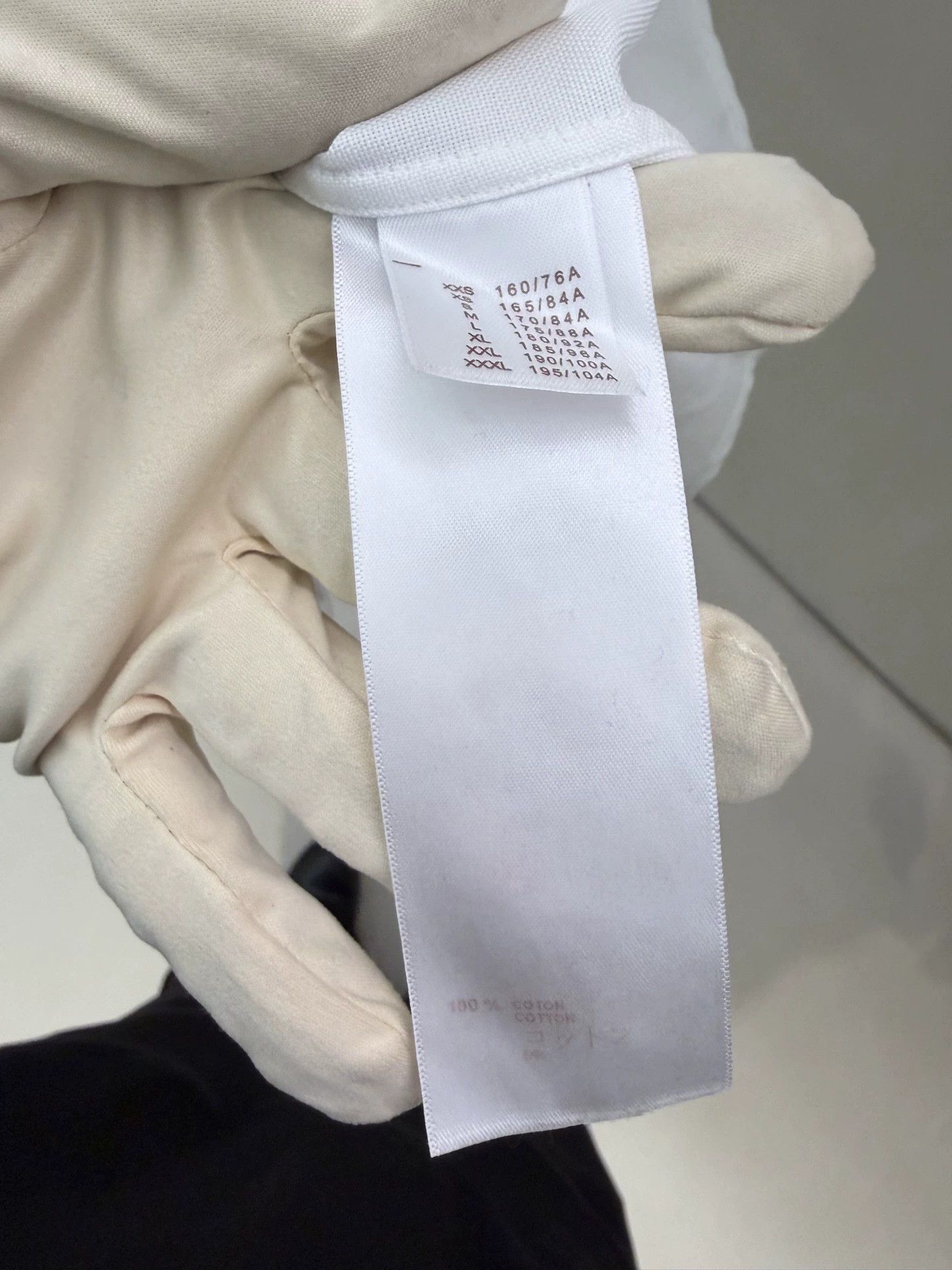 Louis Vuitton LV white shirt XL neck stain wash label fade Size XL / US 12-14 / IT 48-50 - 4 Thumbnail