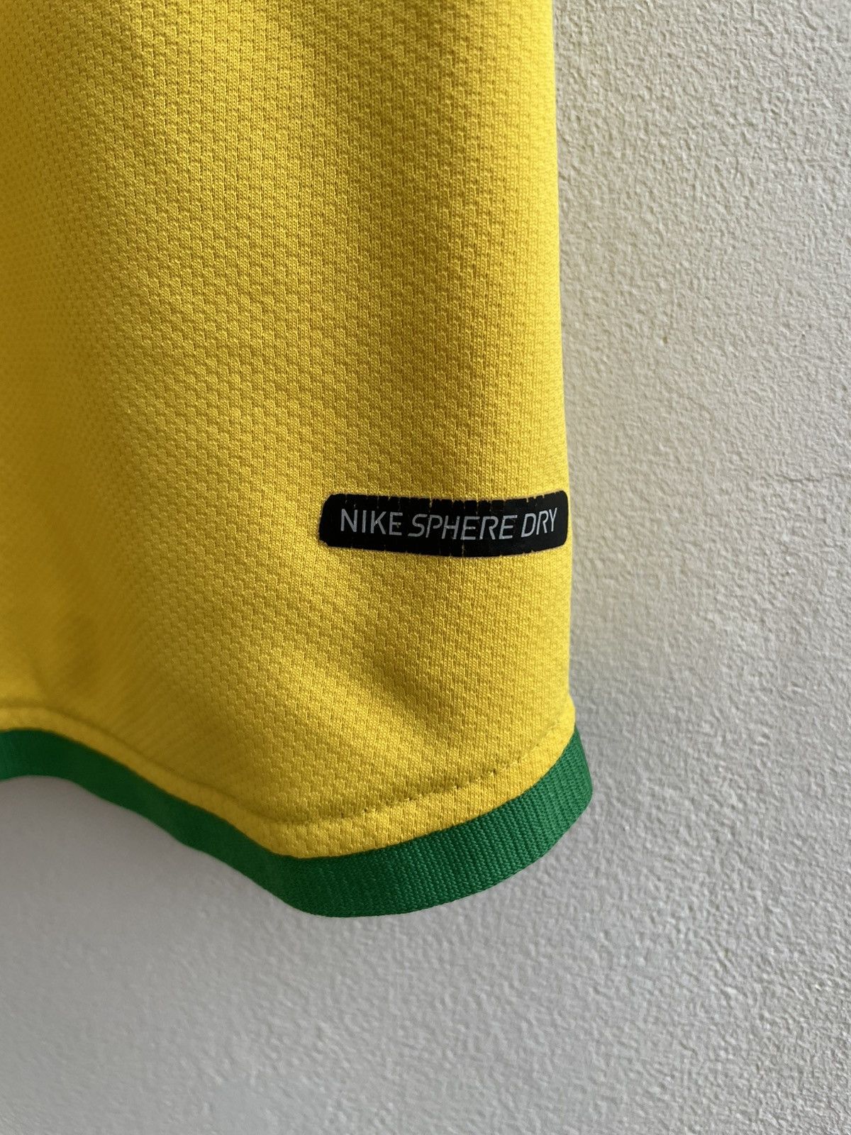 Nike Brazil 2006 2007 Home Football Shirt Soccer Jersey Nike Sz L Size US L / EU 52-54 / 3 - 15 Thumbnail
