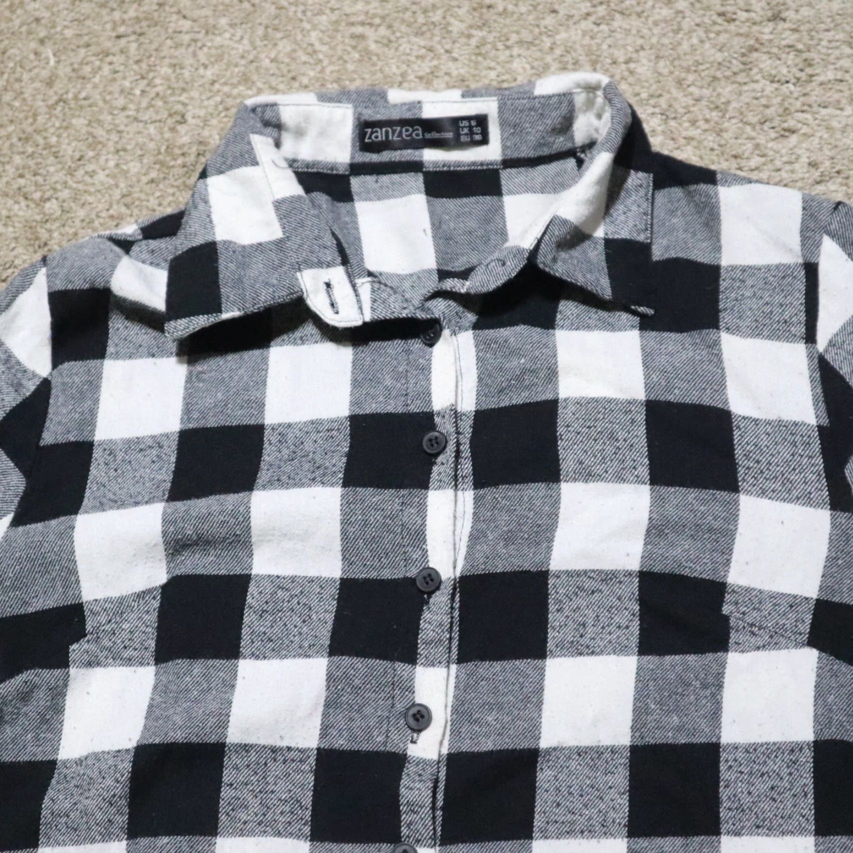Vintage Zanzea Womens Shirt Adult 6 Black & Gray Plaid Long Sleeve Collared Button Down Size M / US 6-8 / IT 42-44 - 2 Thumbnail
