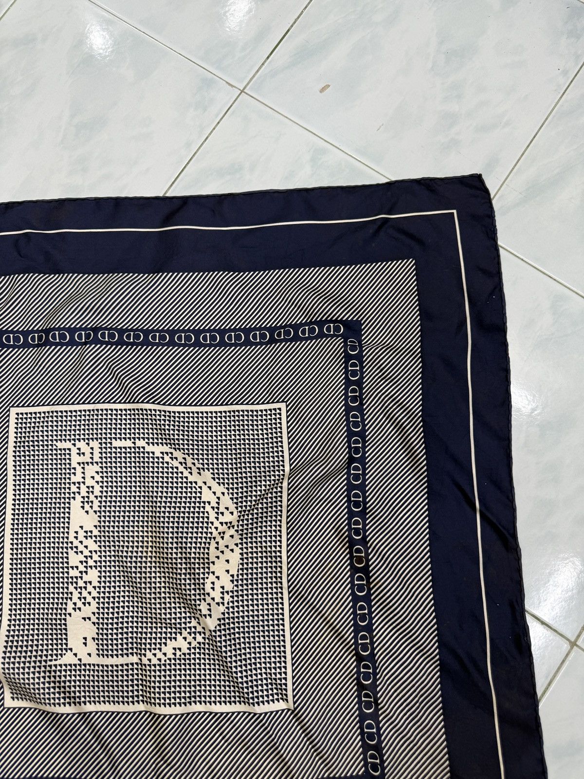 Christian Dior Monsieur 🔥🔥🔥Christian Dior silk scarf featuring a large "CD" monogram Size ONE SIZE - 3 Thumbnail