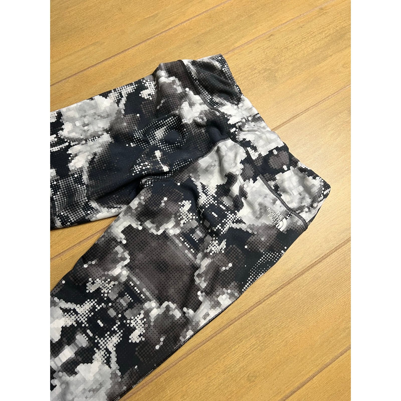 The North Face The North Face Black Abstract Pattern Womens Leggings Sz M Size 27" / US 4 / IT 40 - 10 Thumbnail