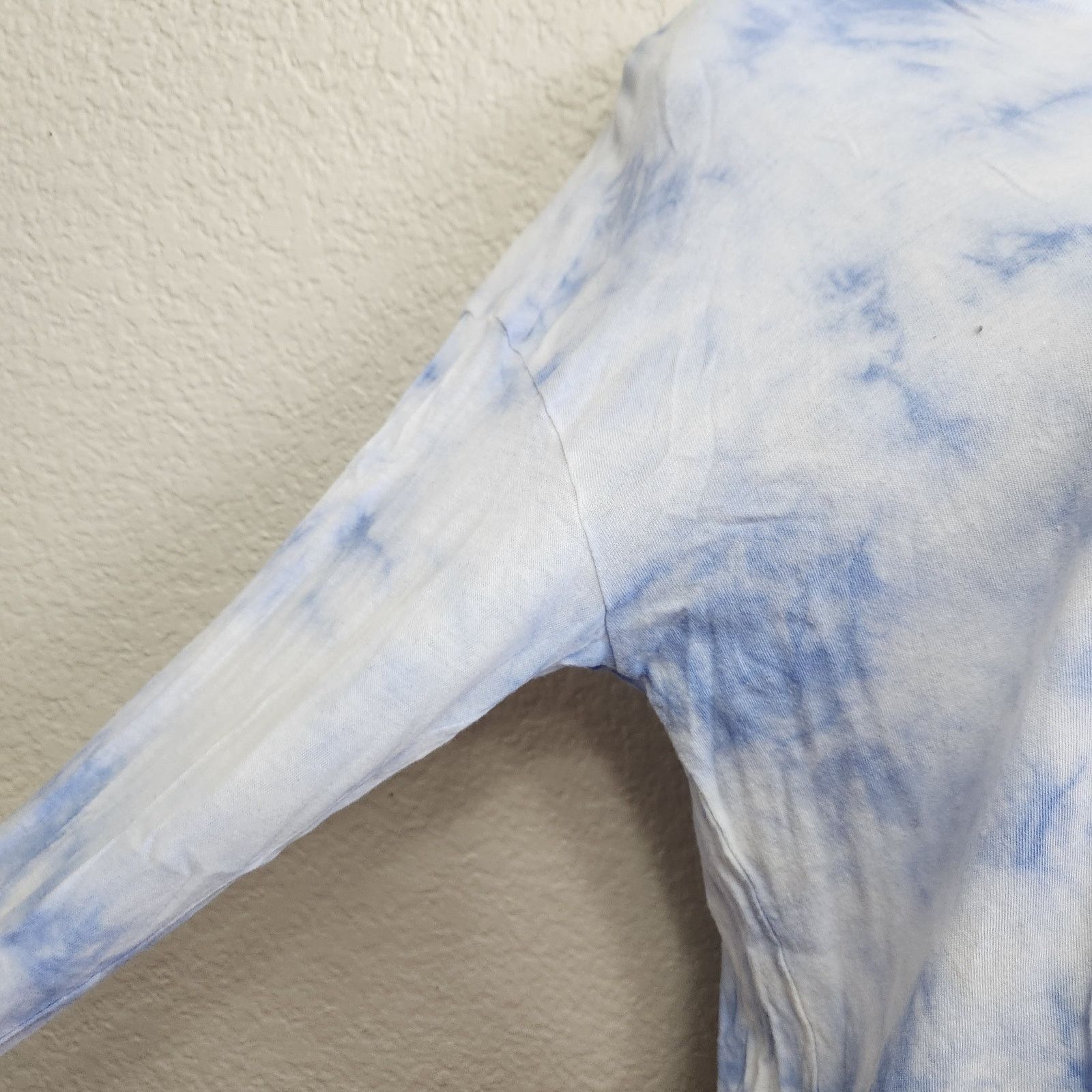 American Eagle Outfitters American Eagle Outfitters Blue Tie Dye OOOPS Graphic Top S Size S / US 4 / IT 40 - 3 Thumbnail