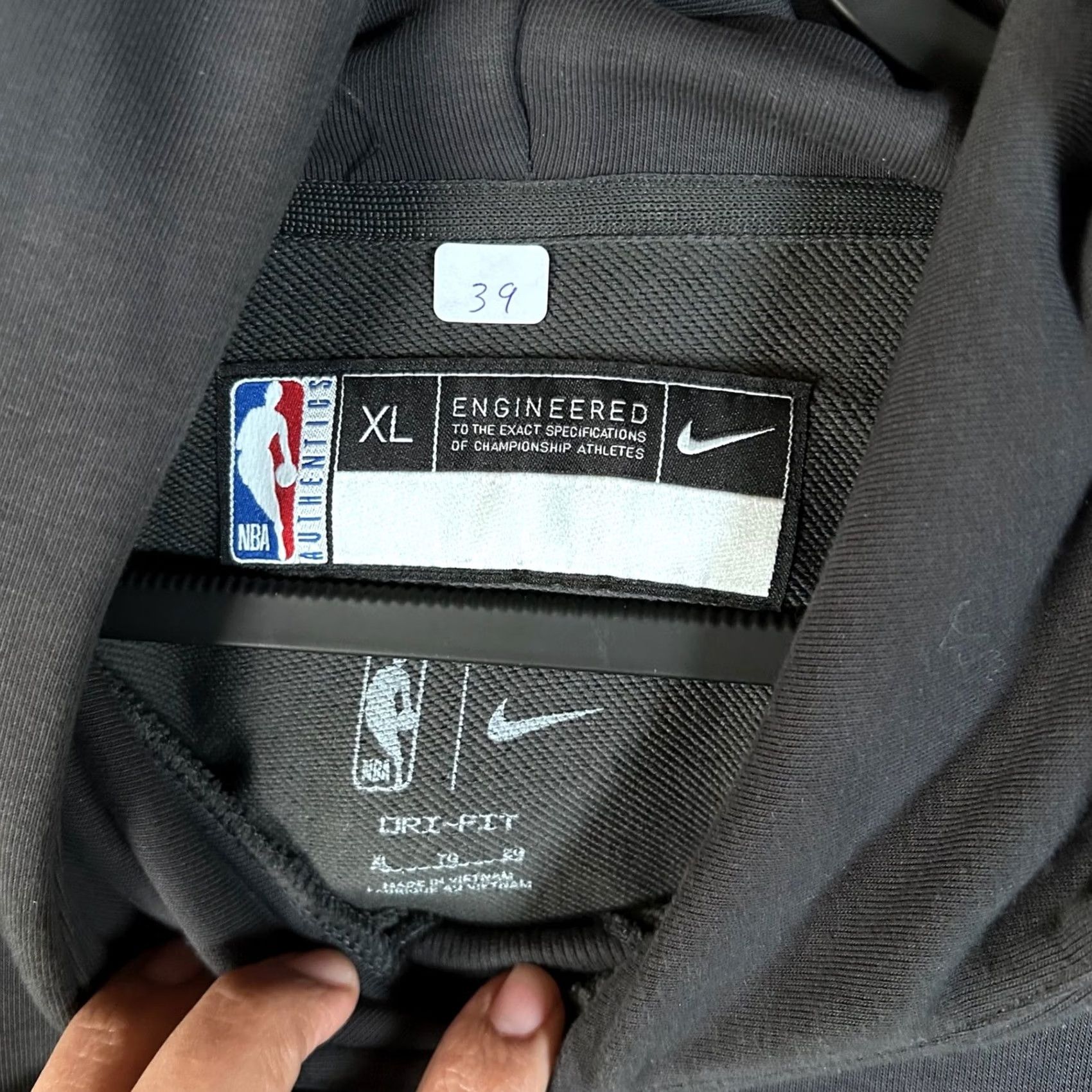 Nike Nike NBA Milwaukee Bucks Standard Issue Hoodie Mens XL Dark Grey Dri-FIT Size US XL / EU 56 / 4 - 2 Thumbnail