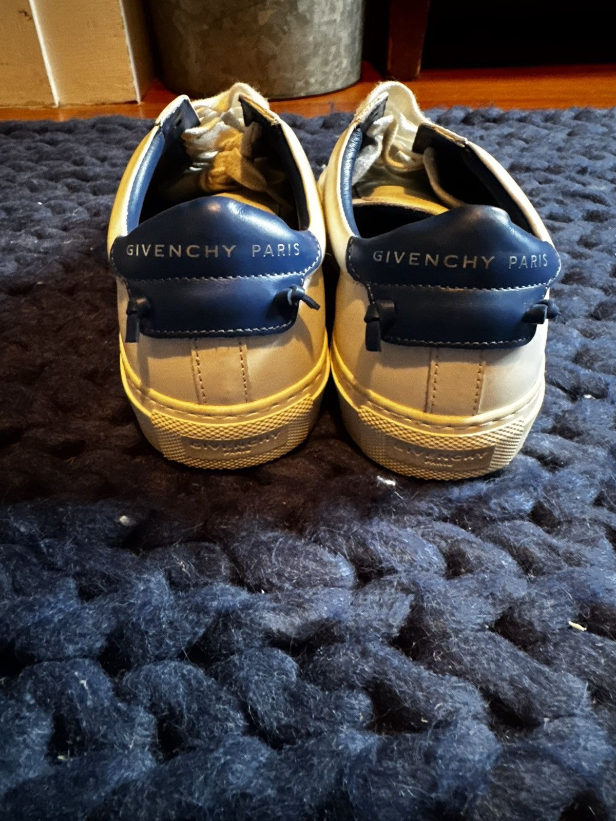 Givenchy Givenchy Calfskin Low Top Sneaker Size US 5.5 / IT 35.5 - 2 Thumbnail