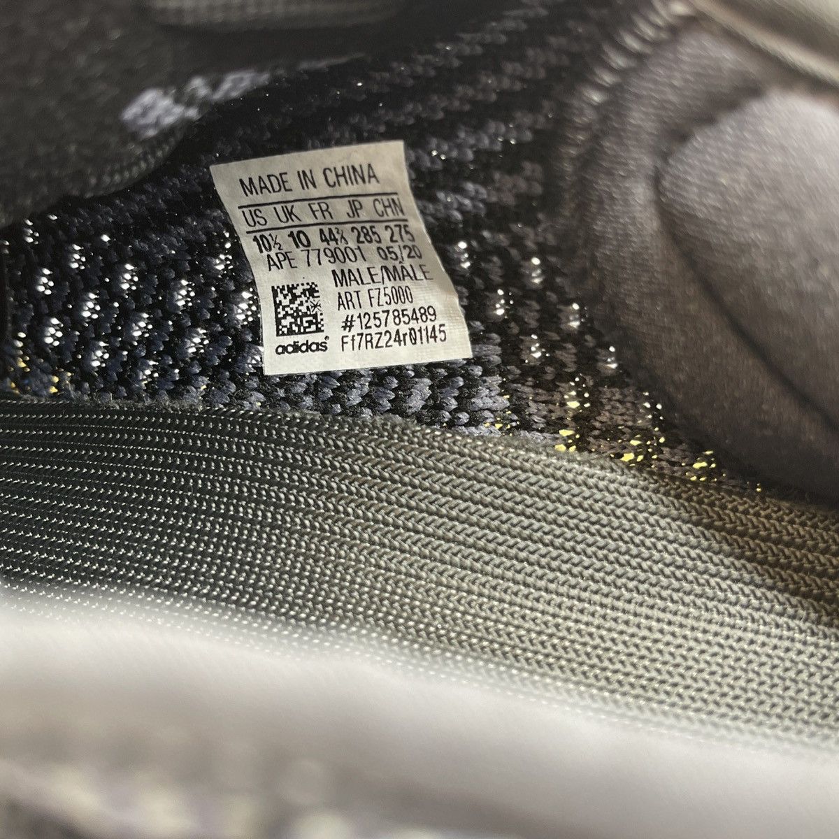Adidas Yeezy boost 350 carbon Size US 10.5 / EU 43-44 - 8 Thumbnail