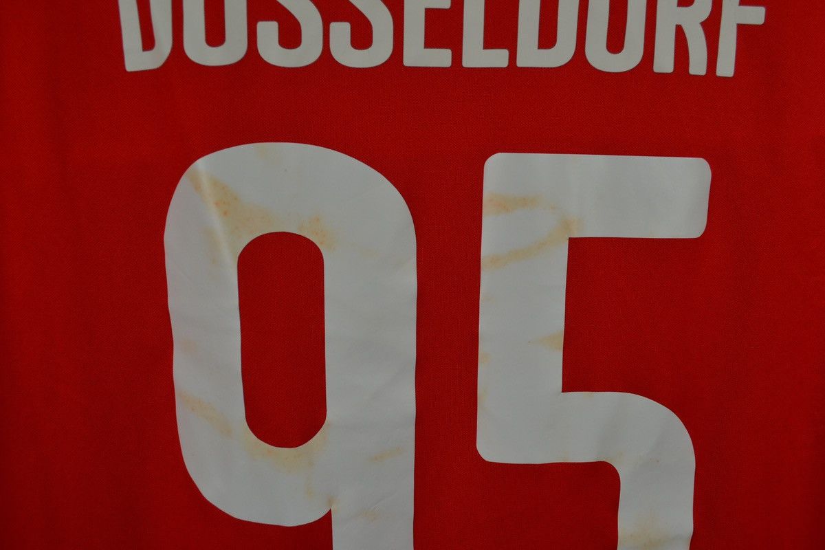 Puma Fortuna Dusseldorf Home Football Shirt Puma Soccer Jersey Size US L / EU 52-54 / 3 - 9 Thumbnail